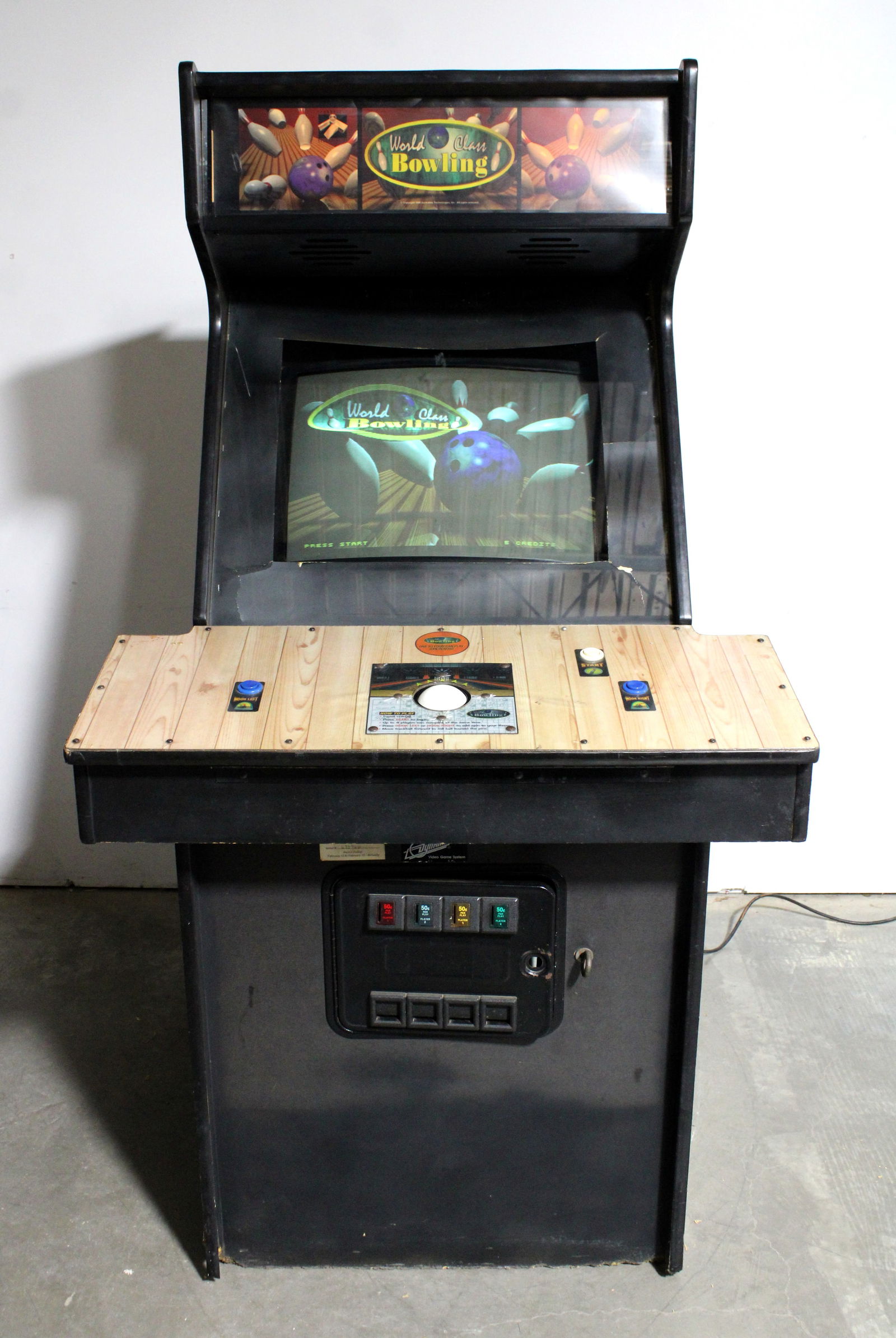 World Class Bowling Arcade Game (1 of 4)