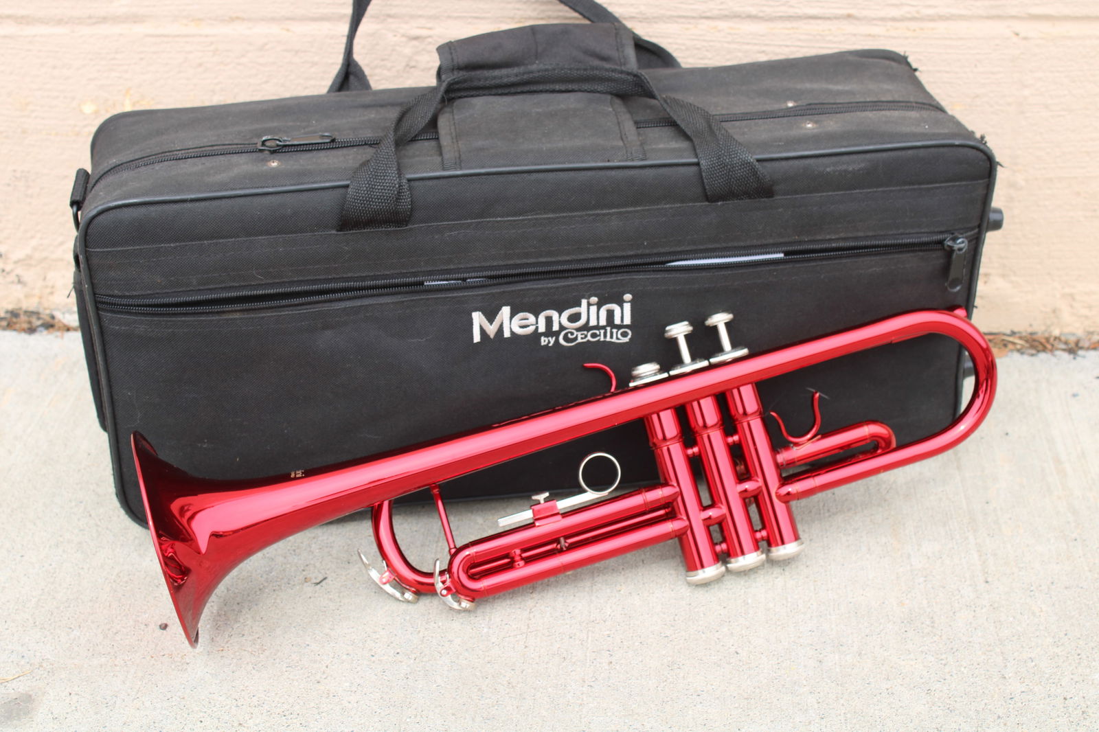 Mendini Red Trumpet: No mouth piece. In-house shipping available.