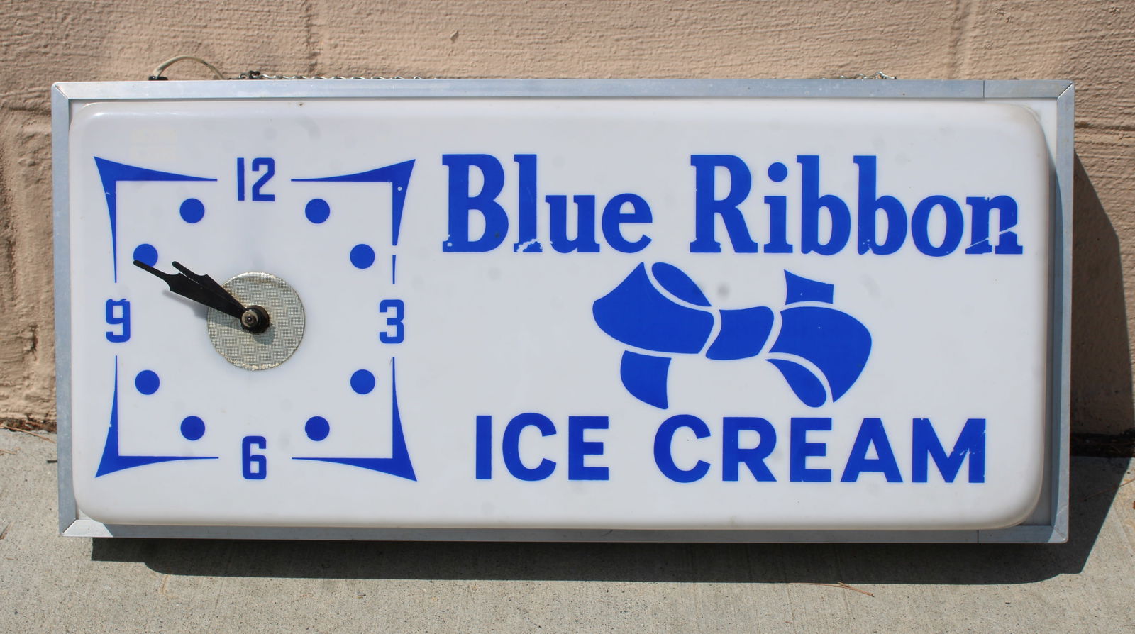 Blue Ribbon Ice Cream Light Up Clock (1 of 1)