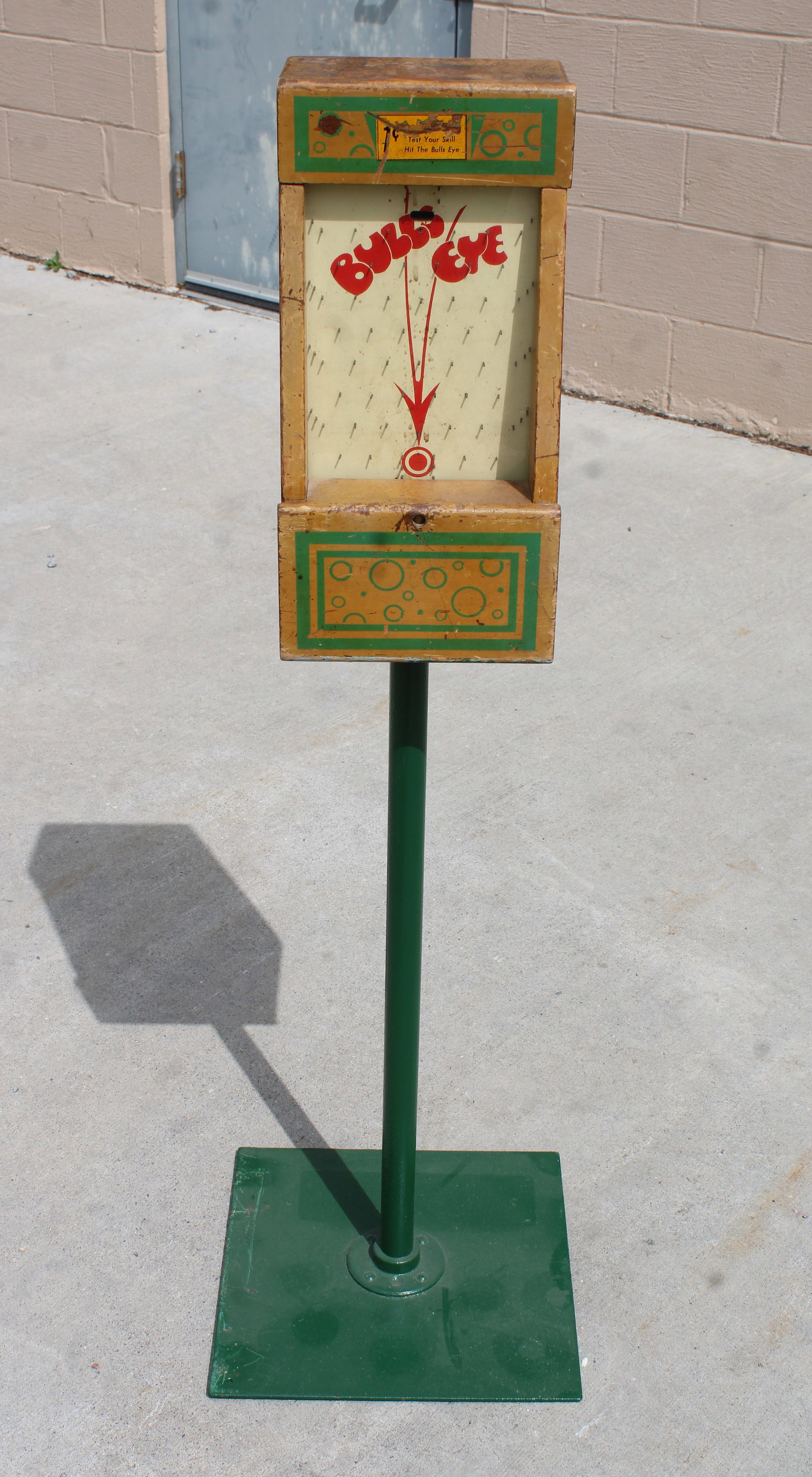 Bulls Eye Coin Op Trade Stimulator on Stand: Includes key. This item requires third-party shipping or pickup arrangements to be made. Dimensions: 46 x 14 x 14