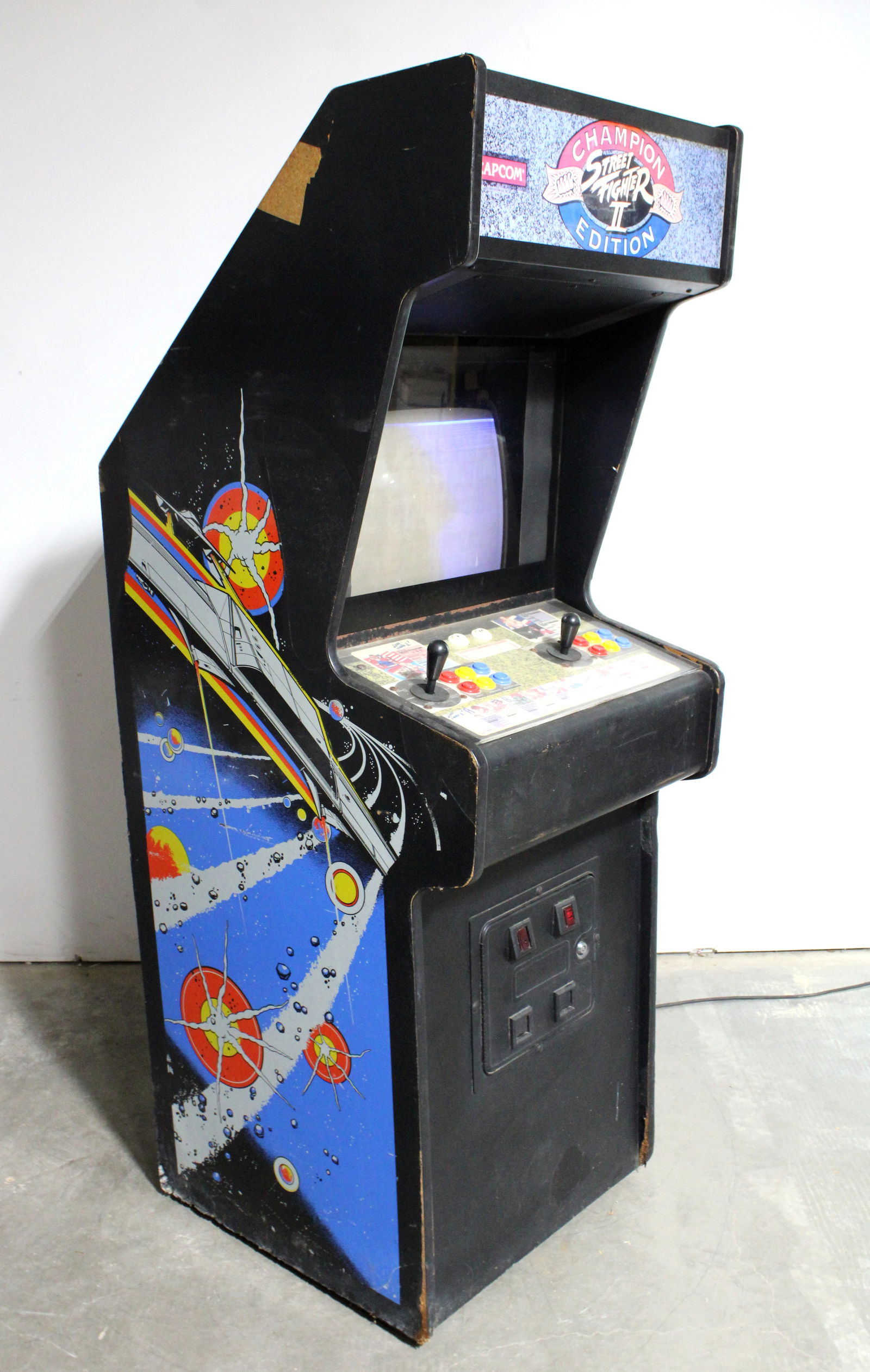 Capcom Street Fighter II Arcade Game in Asteroids Cabinet (1 of 5)