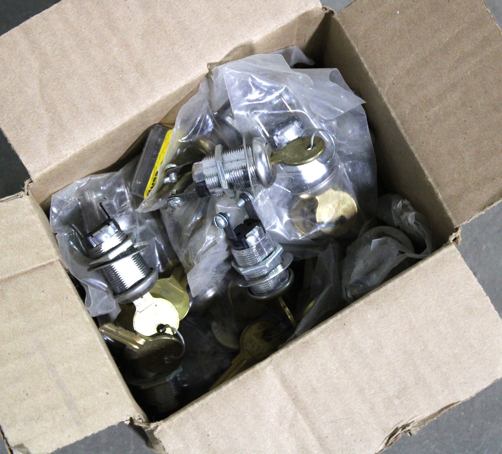 Assorted Lock and Keys for Arcade: In-house shipping available. Dimensions of box: 5 x 6 x 5