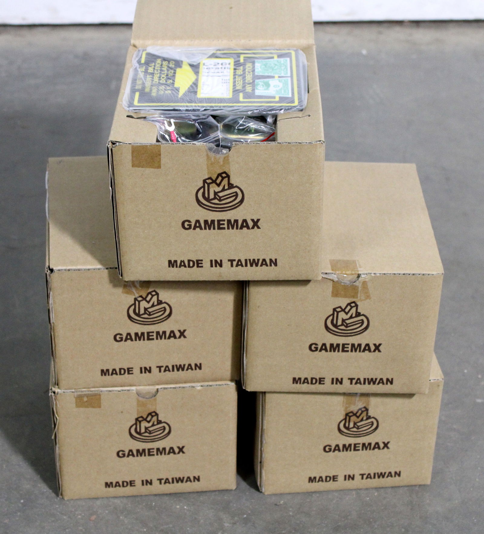 NOS Gamemax Bill Acceptors (1 of 4)