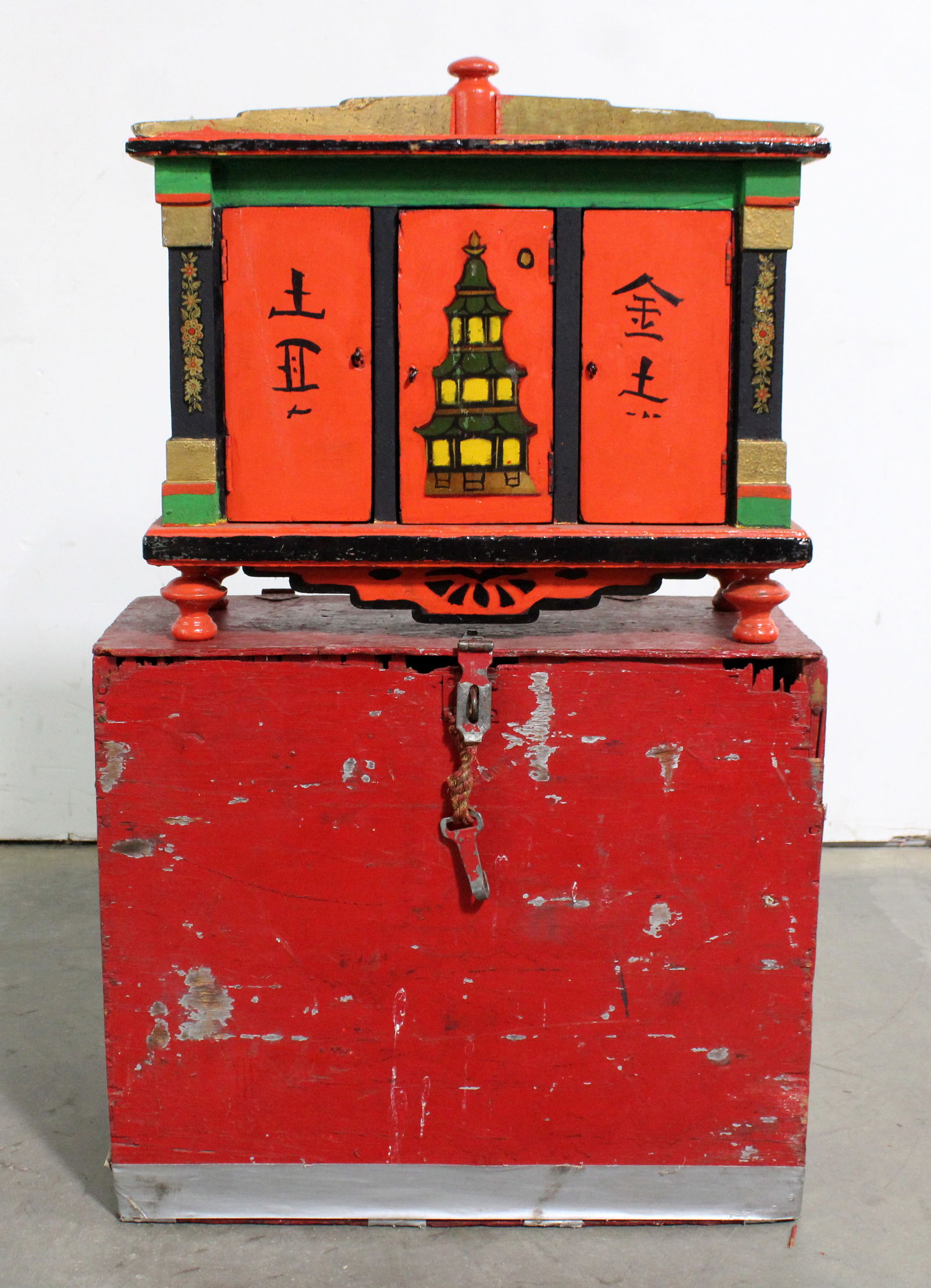 Haunted Cabinet and Discs of Quong Hi Magic Prop (1 of 7)