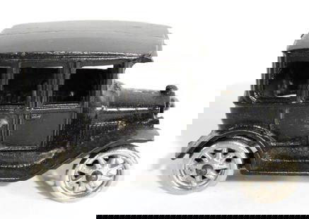 Arcade Cast Iron Ford Model T Car: In-house shipping available. Dimensions: 3 x 2 x 5