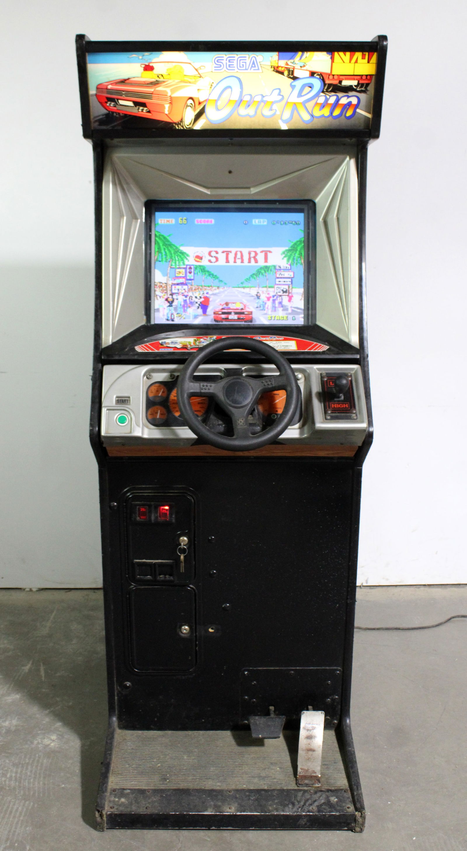 Sega Outrun Arcade Game with Flat Screen LCD Monitor (1 of 4)
