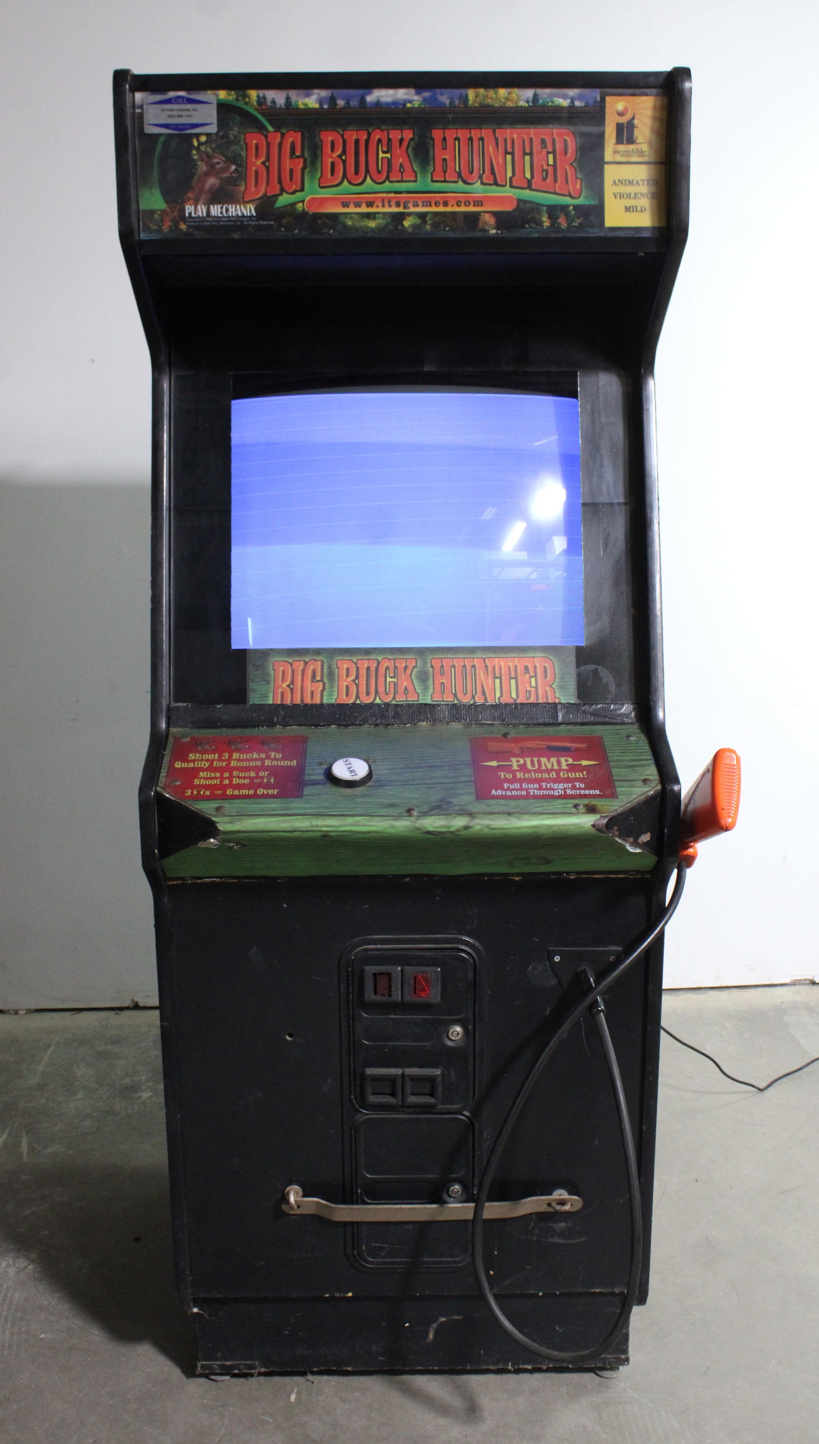IT Big Buck Hunter Arcade Game, Dynamo Street Fighter Cabinet (1 of 4)