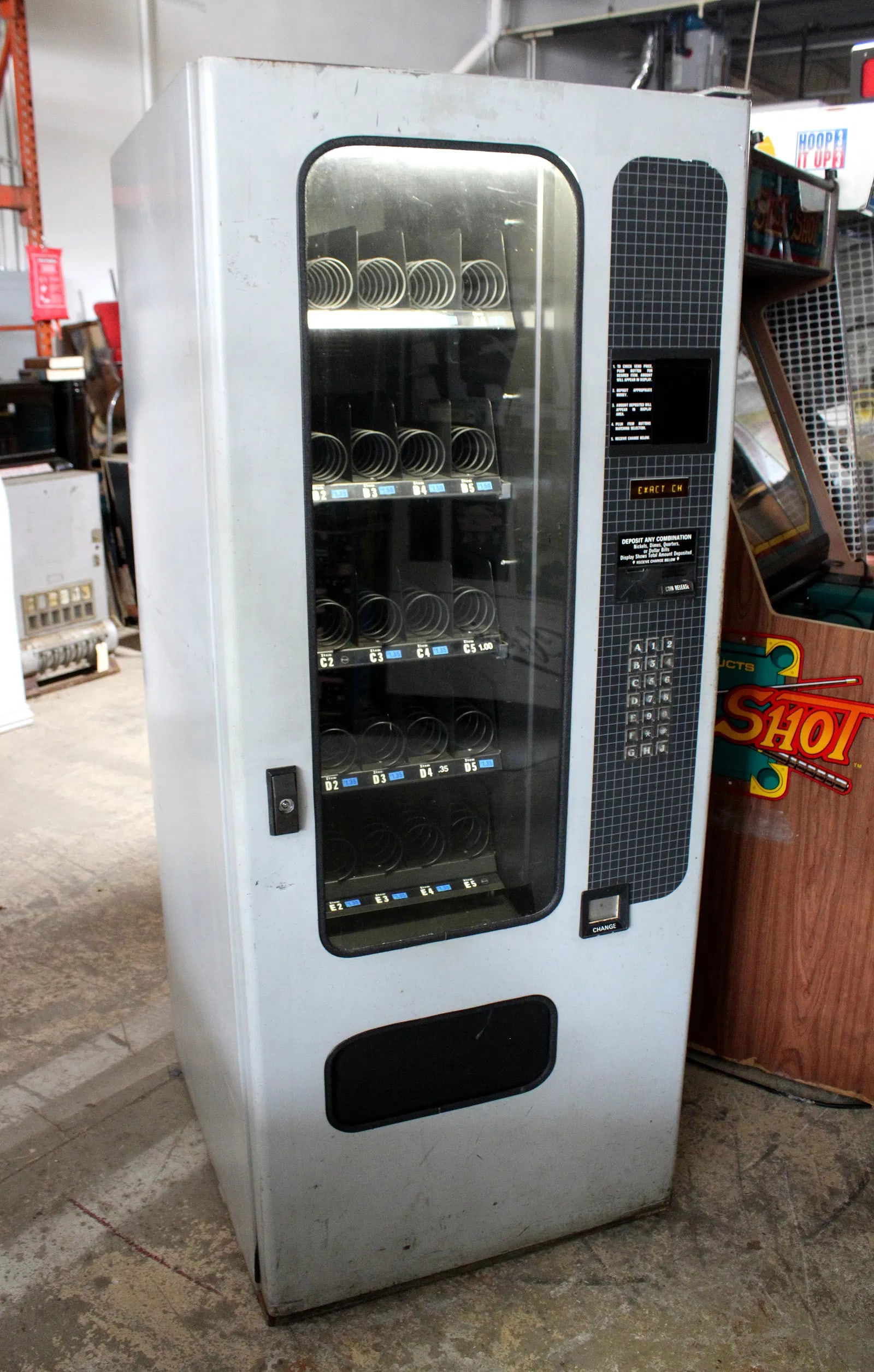 Coin Op Snack Vending Machine (1 of 4)