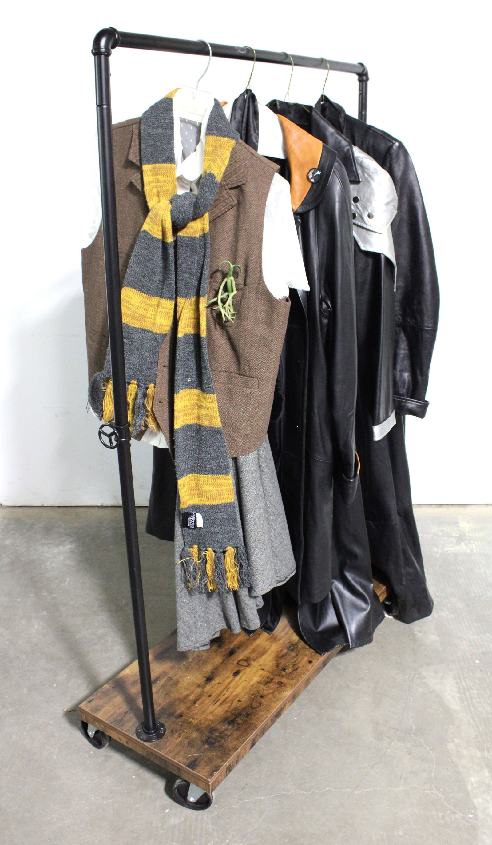 Assorted Costplay / Halloween Costumes incl. Harry Potter Newtella Scamander: Rack not included. In-house shipping available.