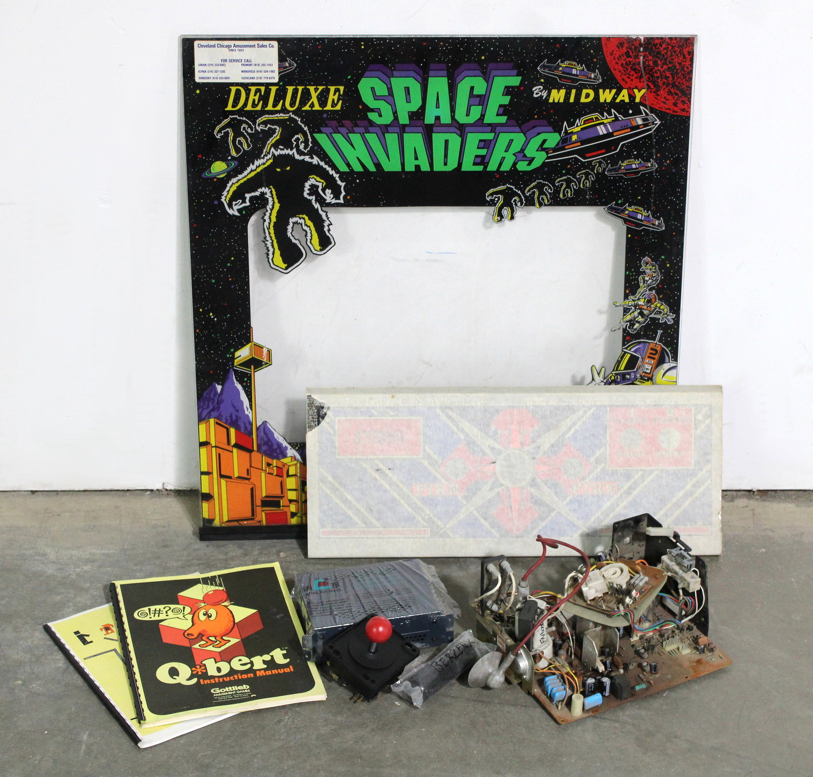 Arcade Items incl. Berzerk / Frenzy CPO and Space Invaders Deluxe Marquee (1 of 3)