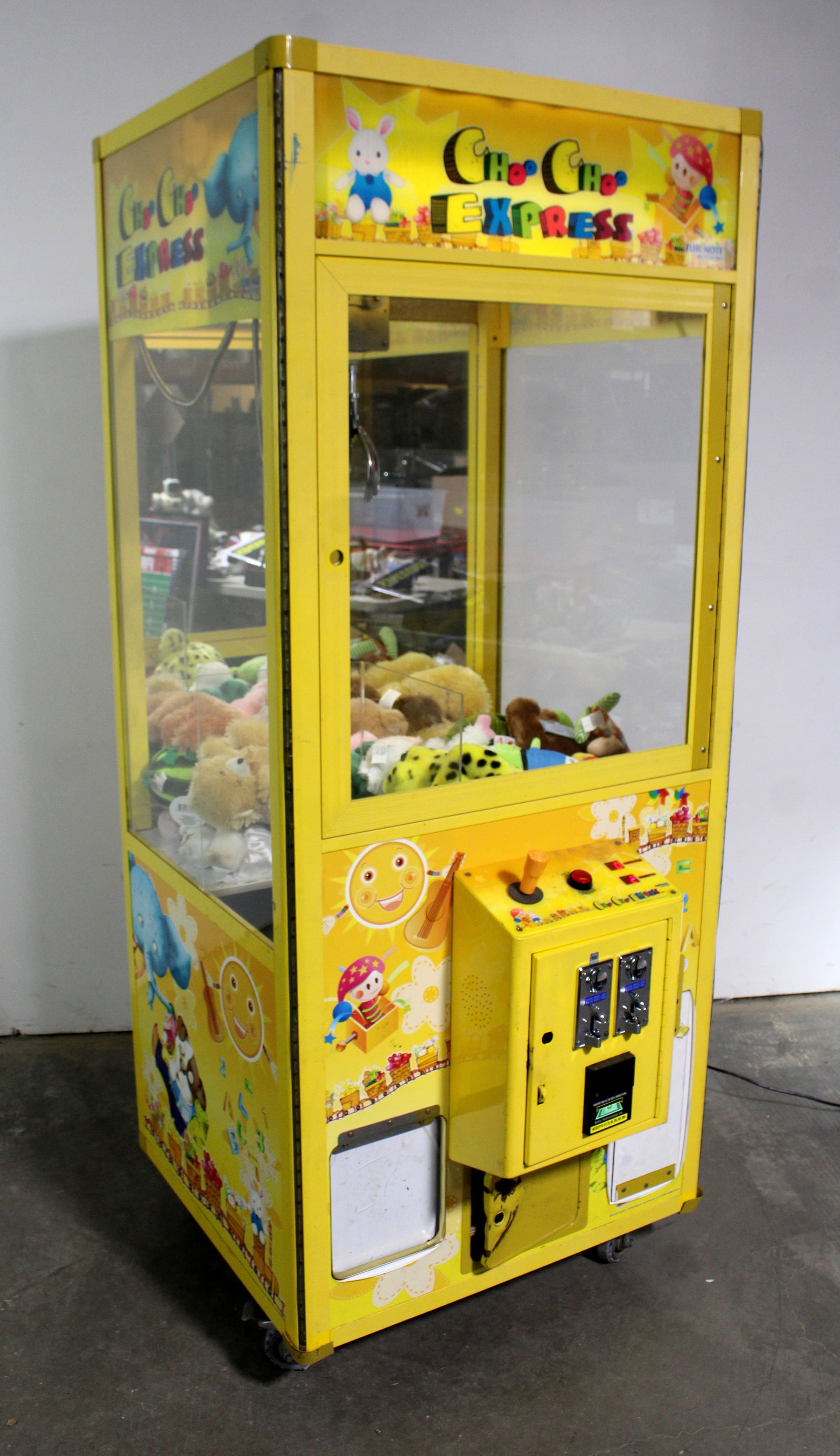 Choo Choo Express Crane Arcade Game (1 of 4)