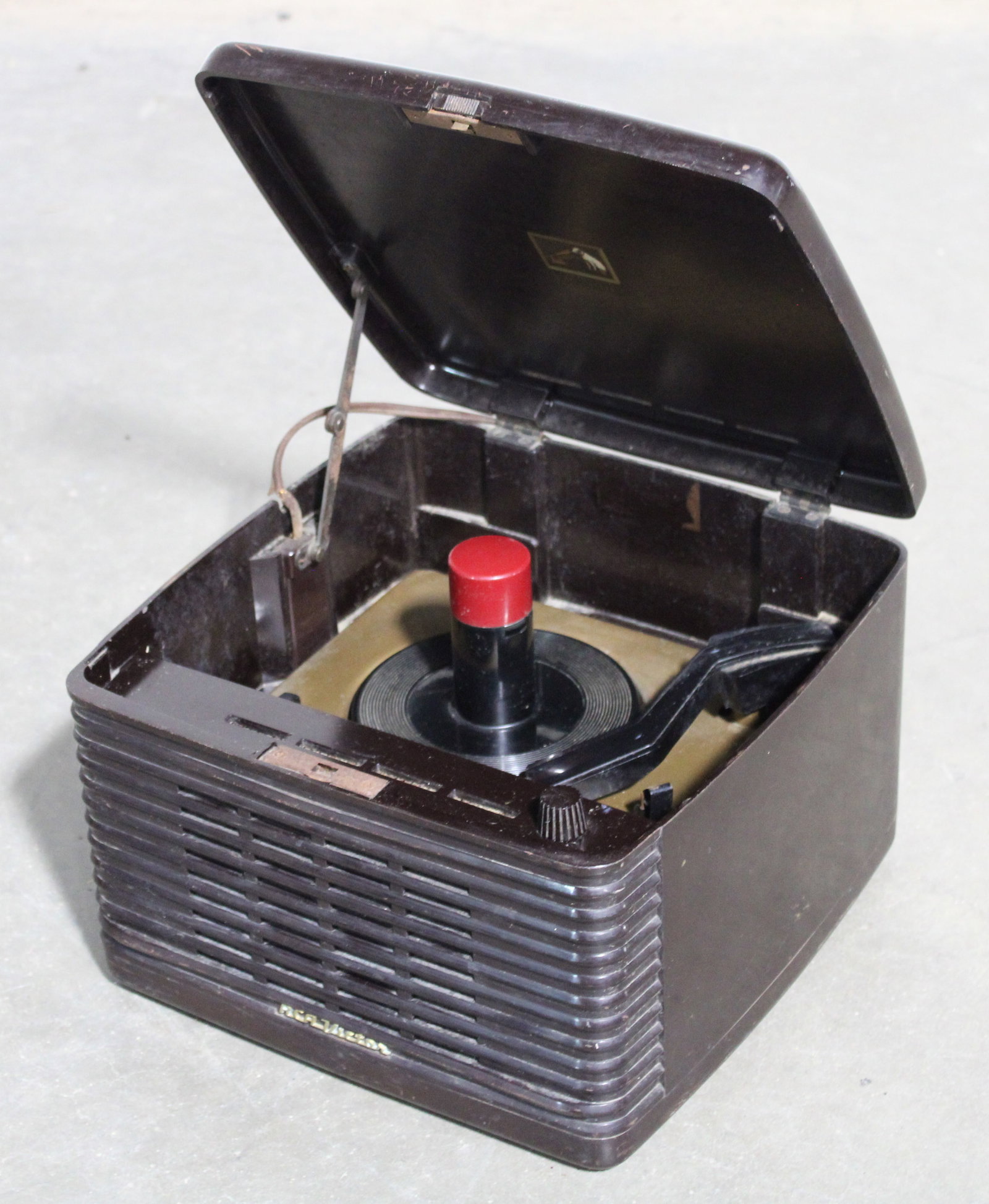 RCA Victor Portable 45rpm Record Player, Model 45-EY-3 (1 of 2)