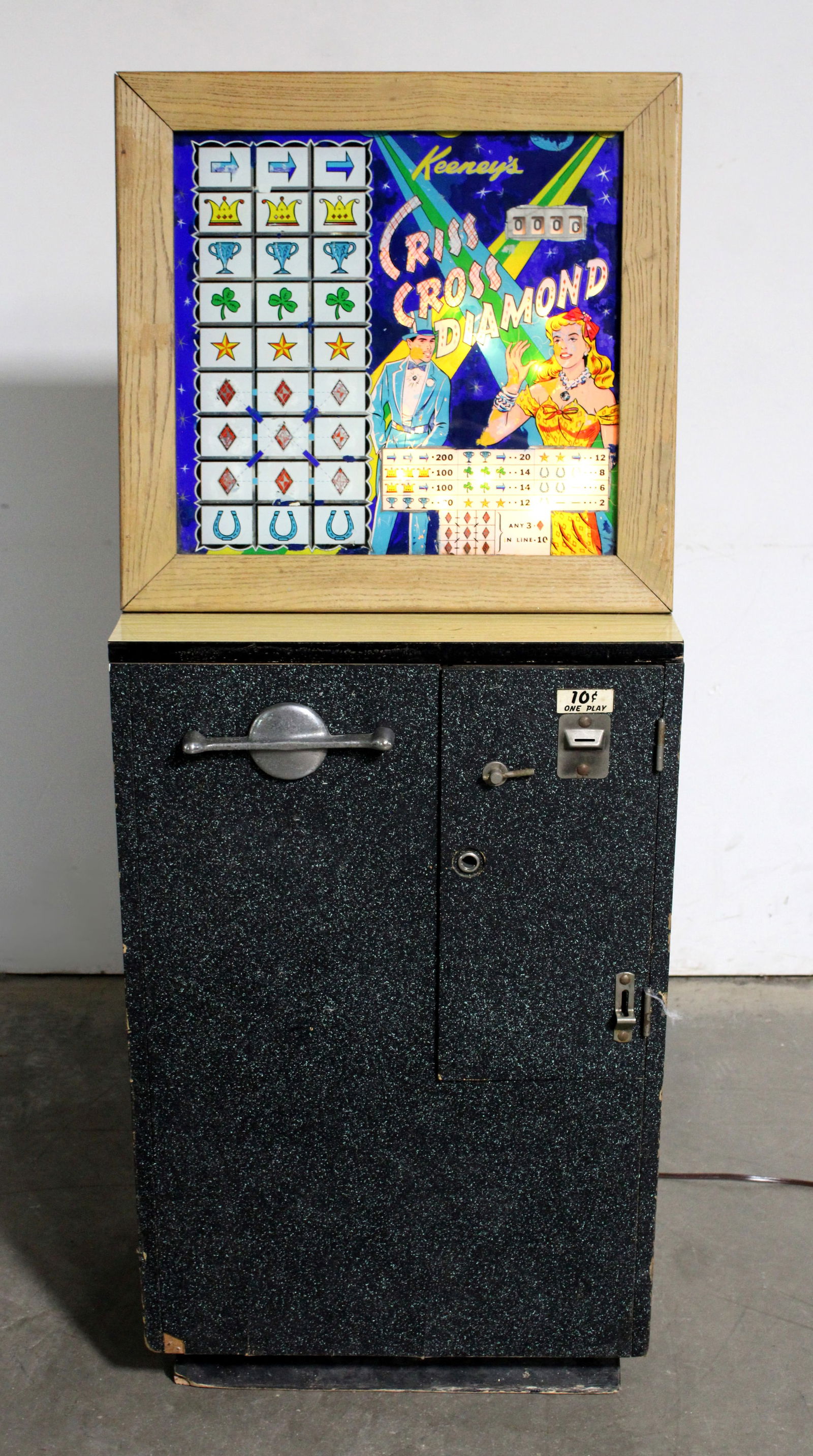 Keeney's Criss Cross Diamond Upright Slot Machine (1 of 2)