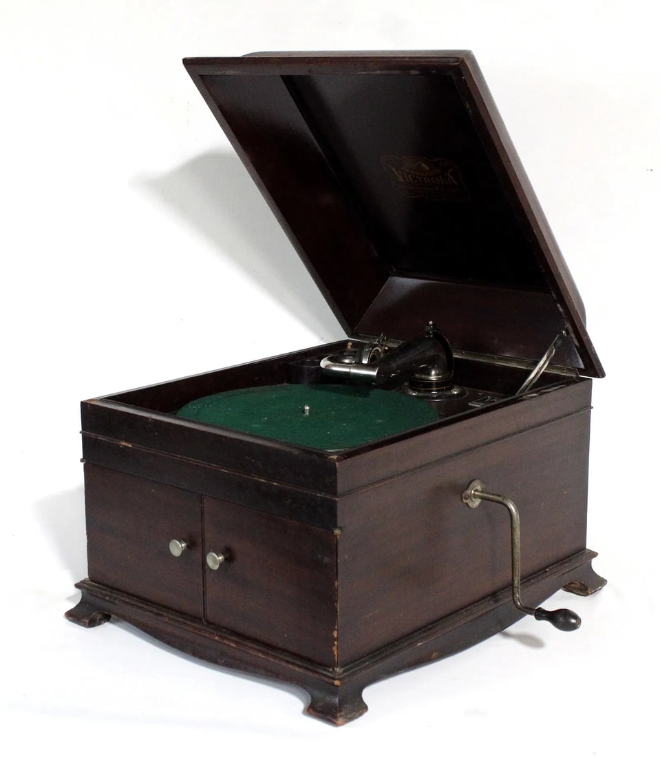 Tabletop Victrola Record Player (1 of 3)