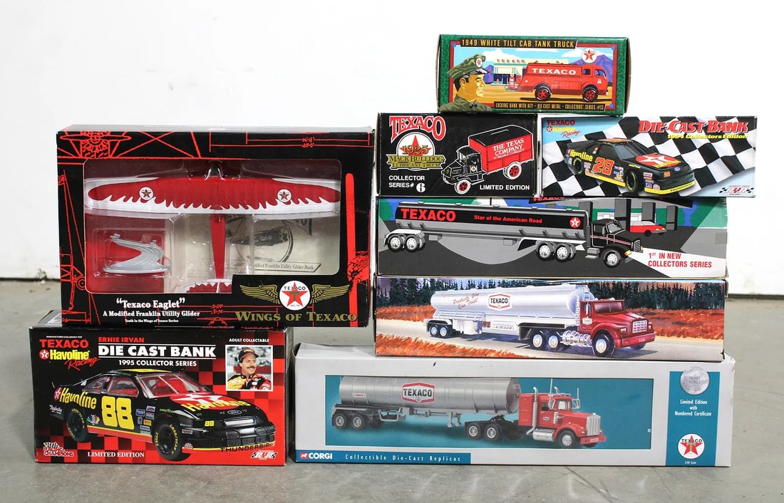 Texaco Collectibles incl. Corgi Truck: In-house shipping available.