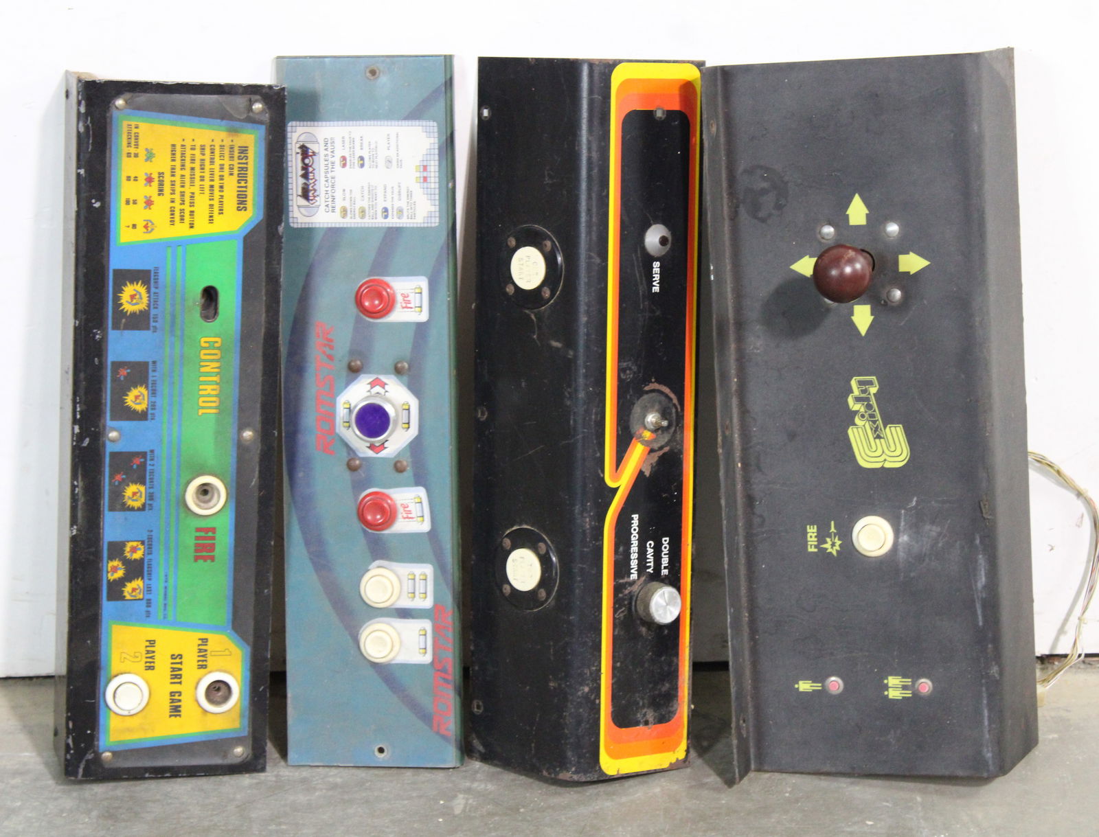 Arcade Control Panels incl. Galaxian, Arkanoid and Targ. (1 of 2)