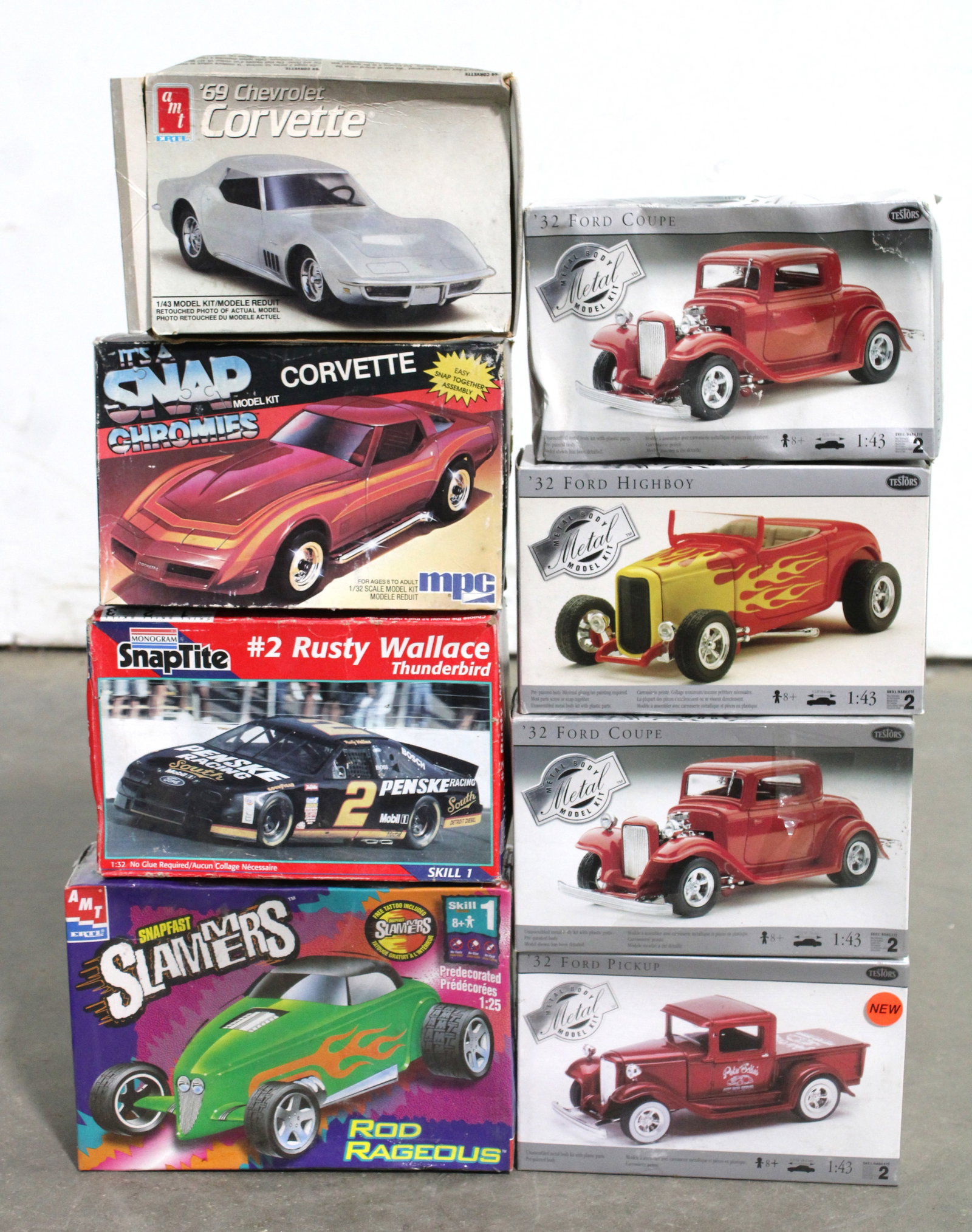 Model Scale Cars incl. AMT, ERTL and Monogram: Total of 8. Some are still in plastic. Not checked for completeness. In-house shipping available.
