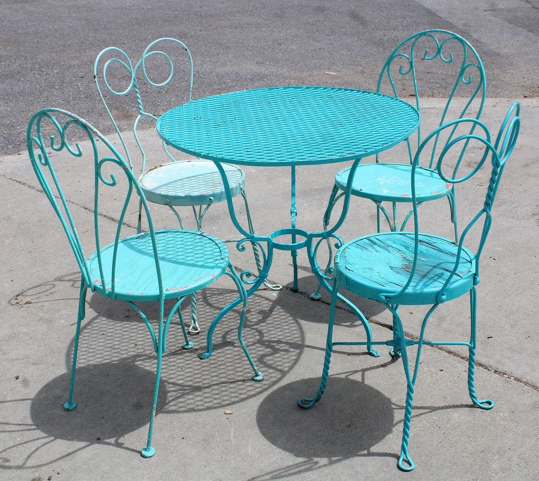 Ice Cream Parlor Table and Chairs (1 of 2)