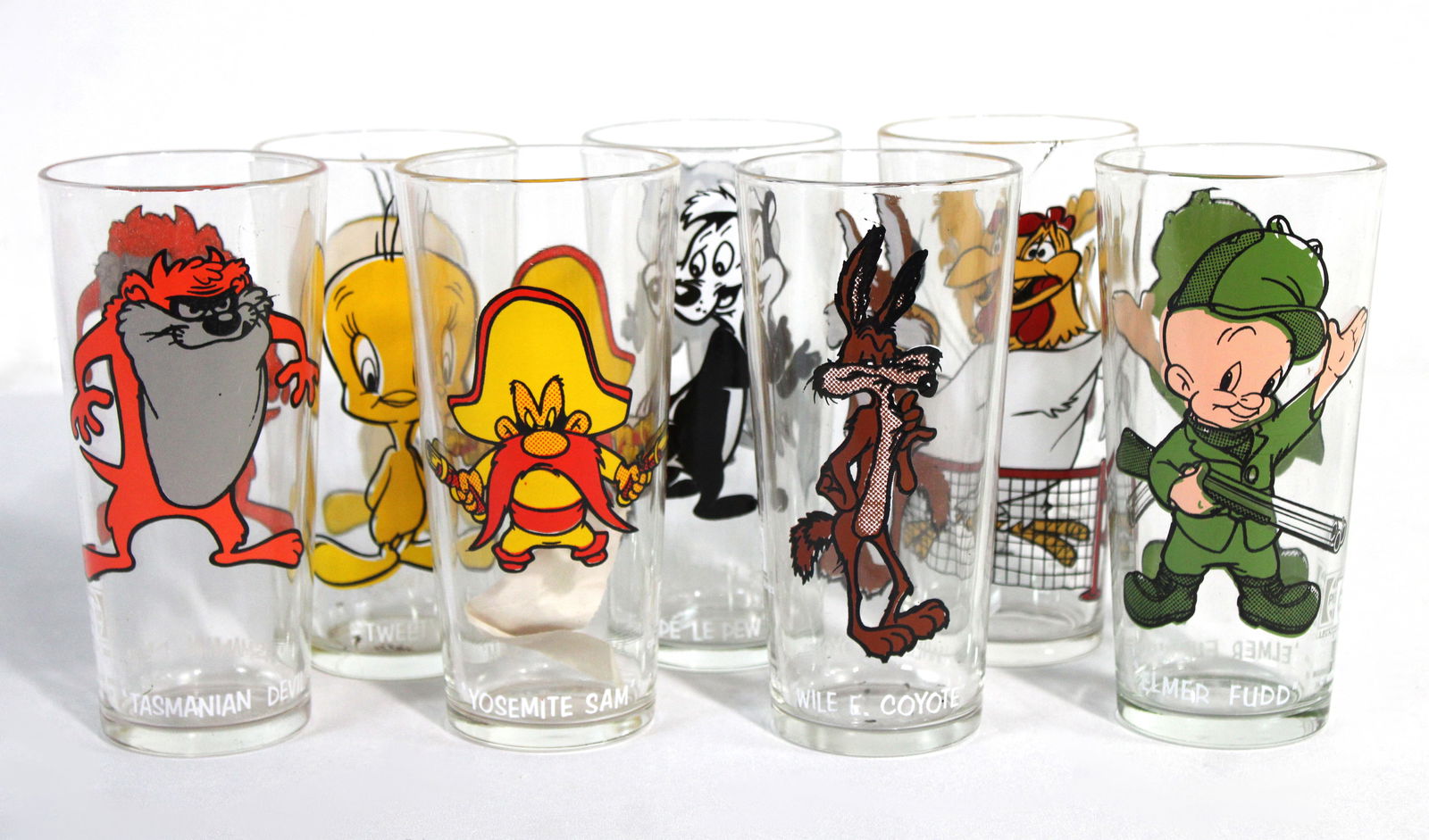 Looney Tunes Glassware: Total of 7. One glass has a rim chip. This item requires third-party shipping or pickup arrangements to be made.