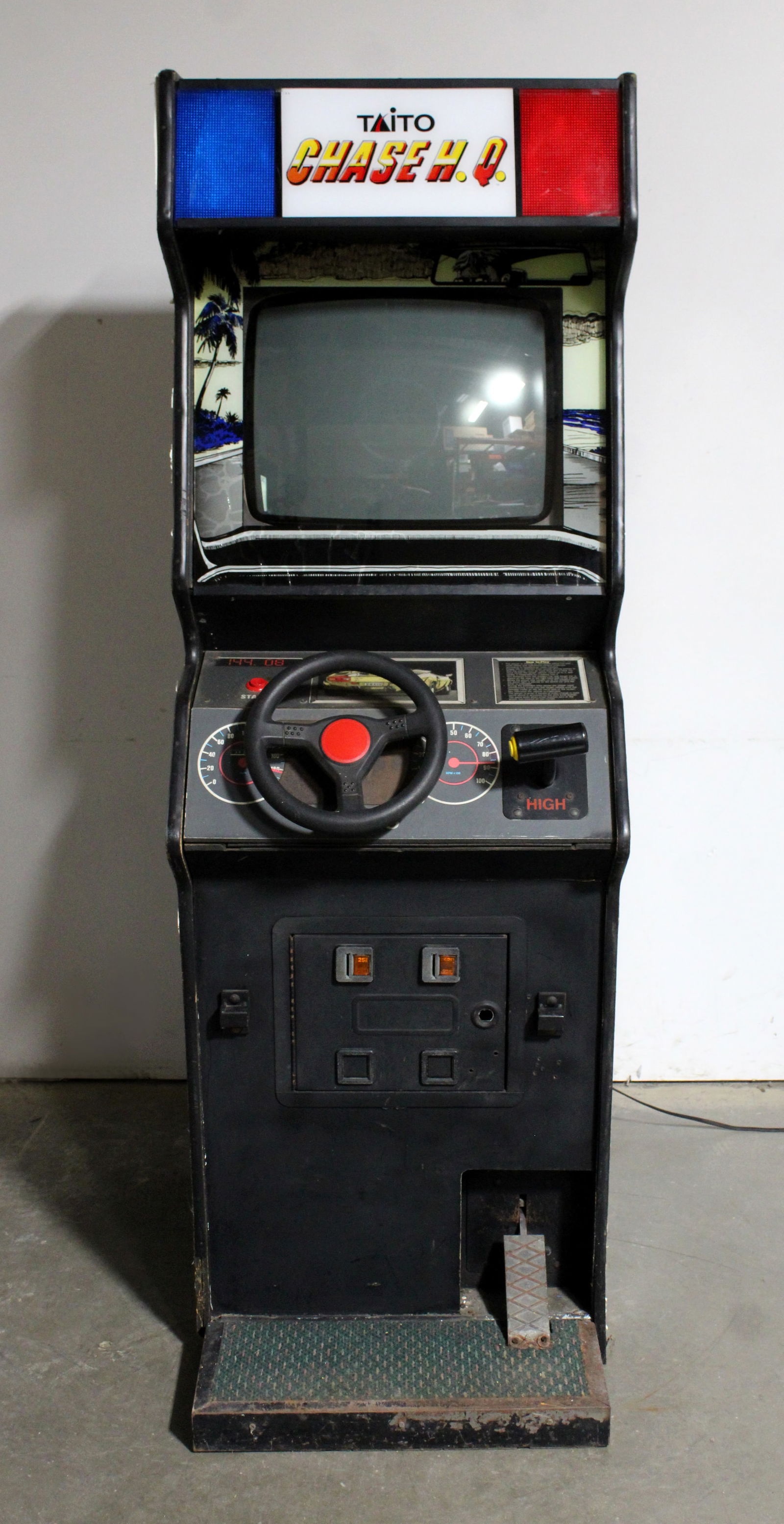 Taito Chase H.Q. Arcade Game (1 of 4)