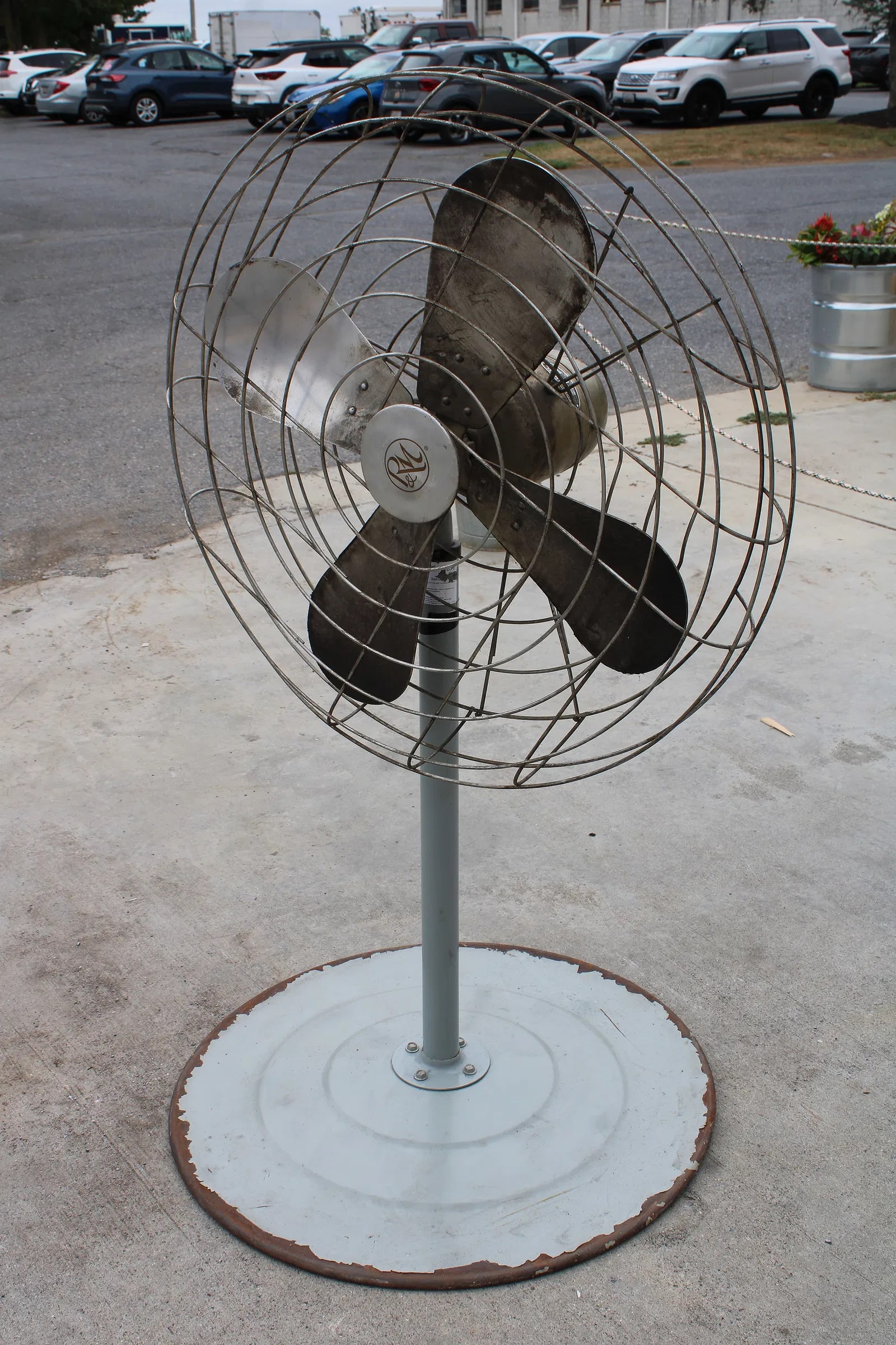 Robins and Myers Industrial Blade Fan: Working. This item requires third-party shipping or pickup arrangements to be made. Dimensions: 60 x 34 x 34