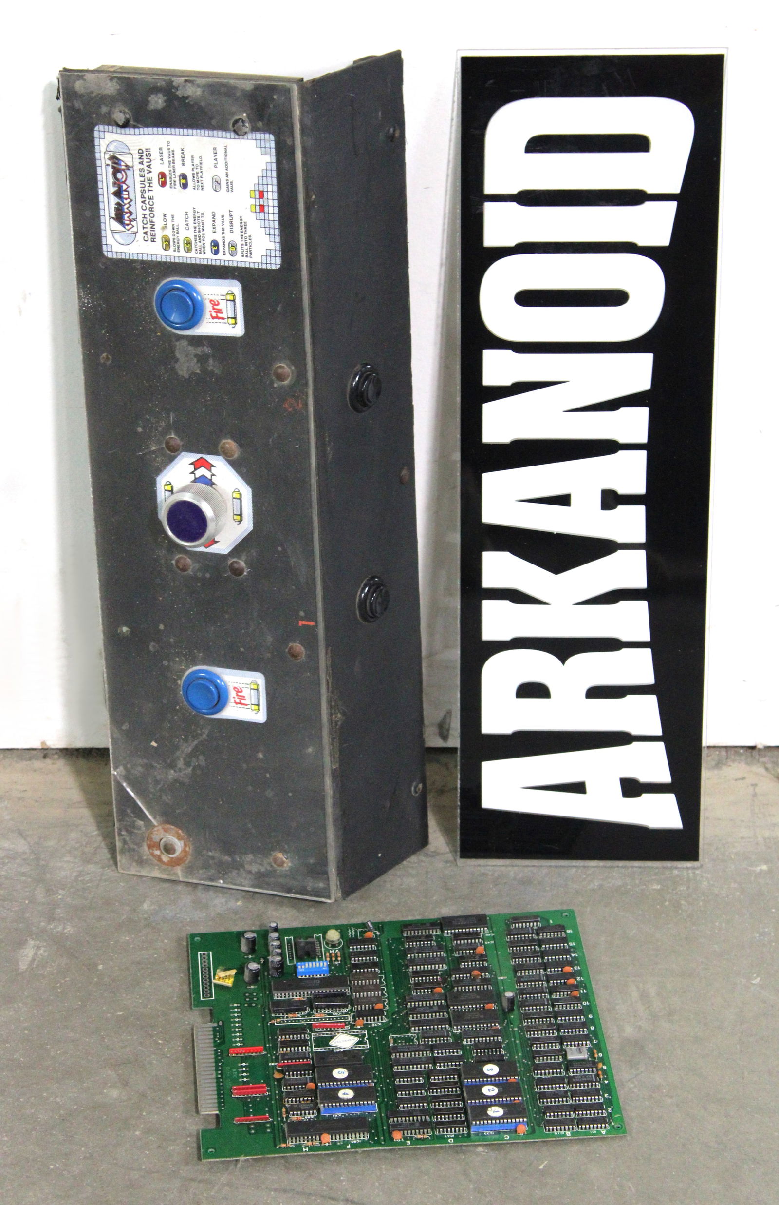 Taito Arkanoid Arcade Game Board, Control Panel and Header (1 of 3)