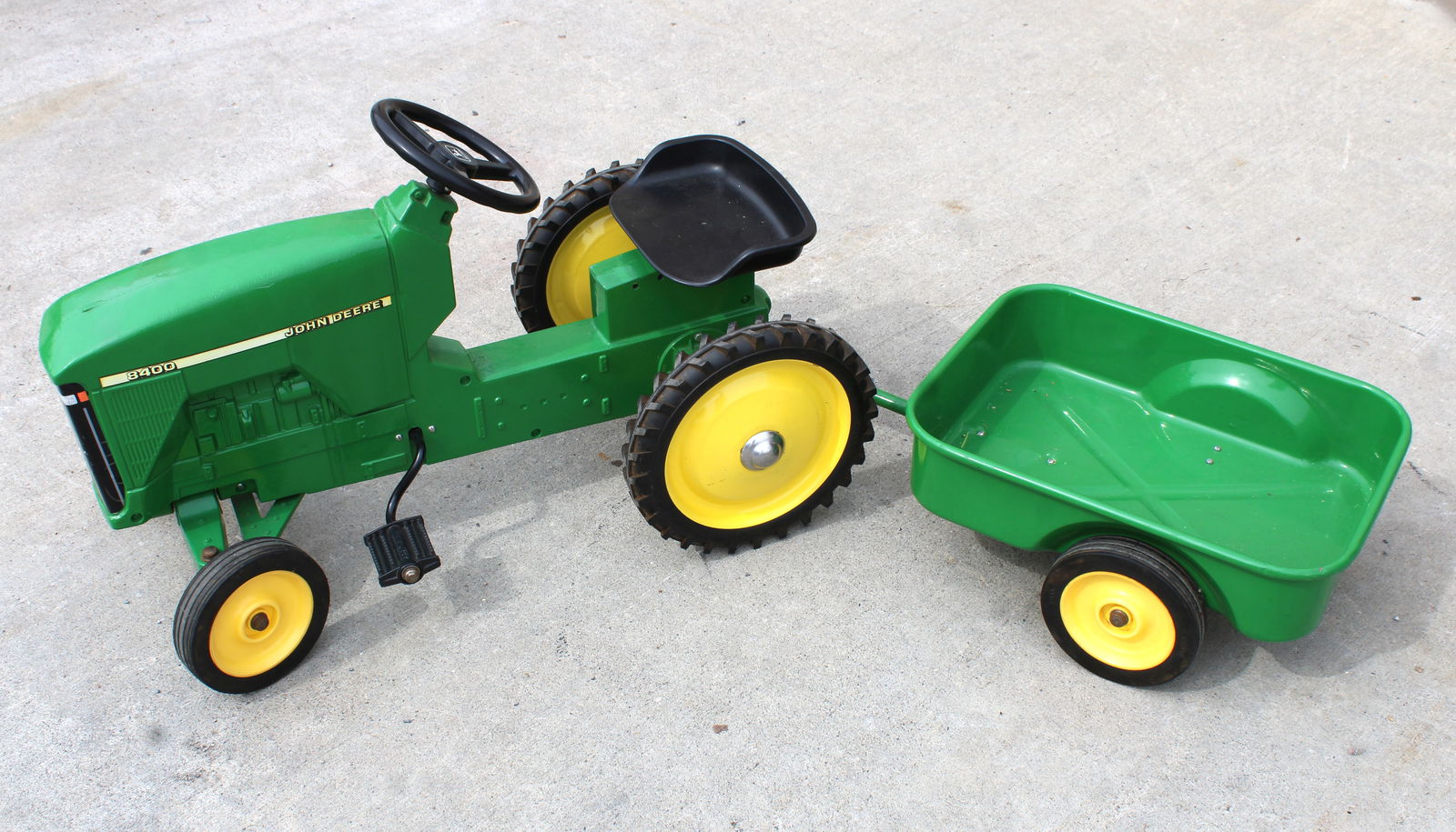 John Deere Tractor Pedal Car with Wagon (1 of 3)