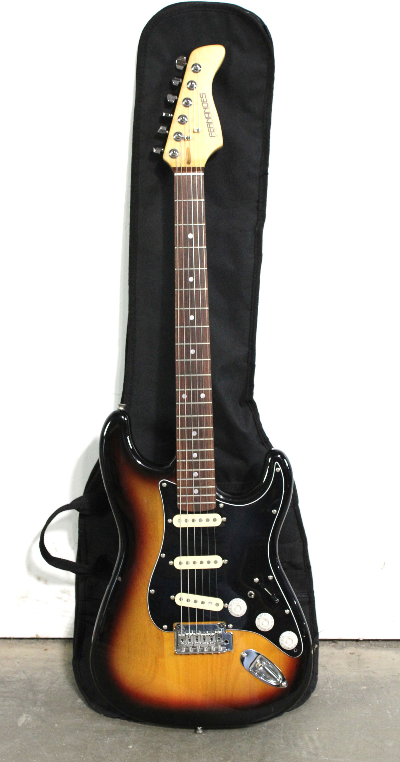 Fernandez Electric Guitar: This item requires third-party shipping or pickup arrangements to be made.