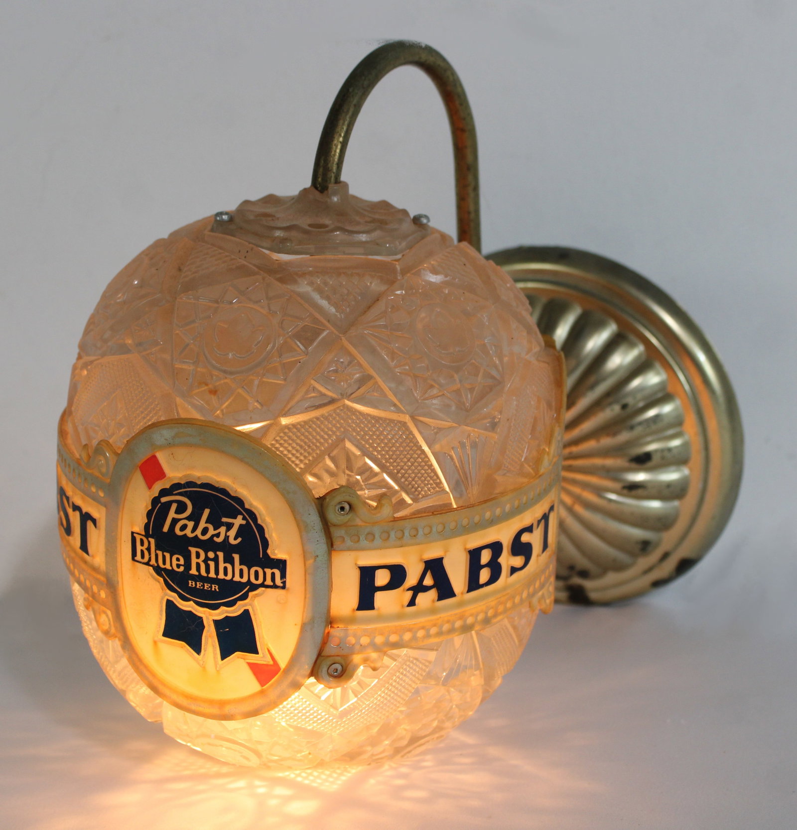 PBR Pabst Blue Ribbon Rotating Light: Working. This item requires third-party shipping or pickup arrangements to be made. Dimensions: 10 x 7 x 11