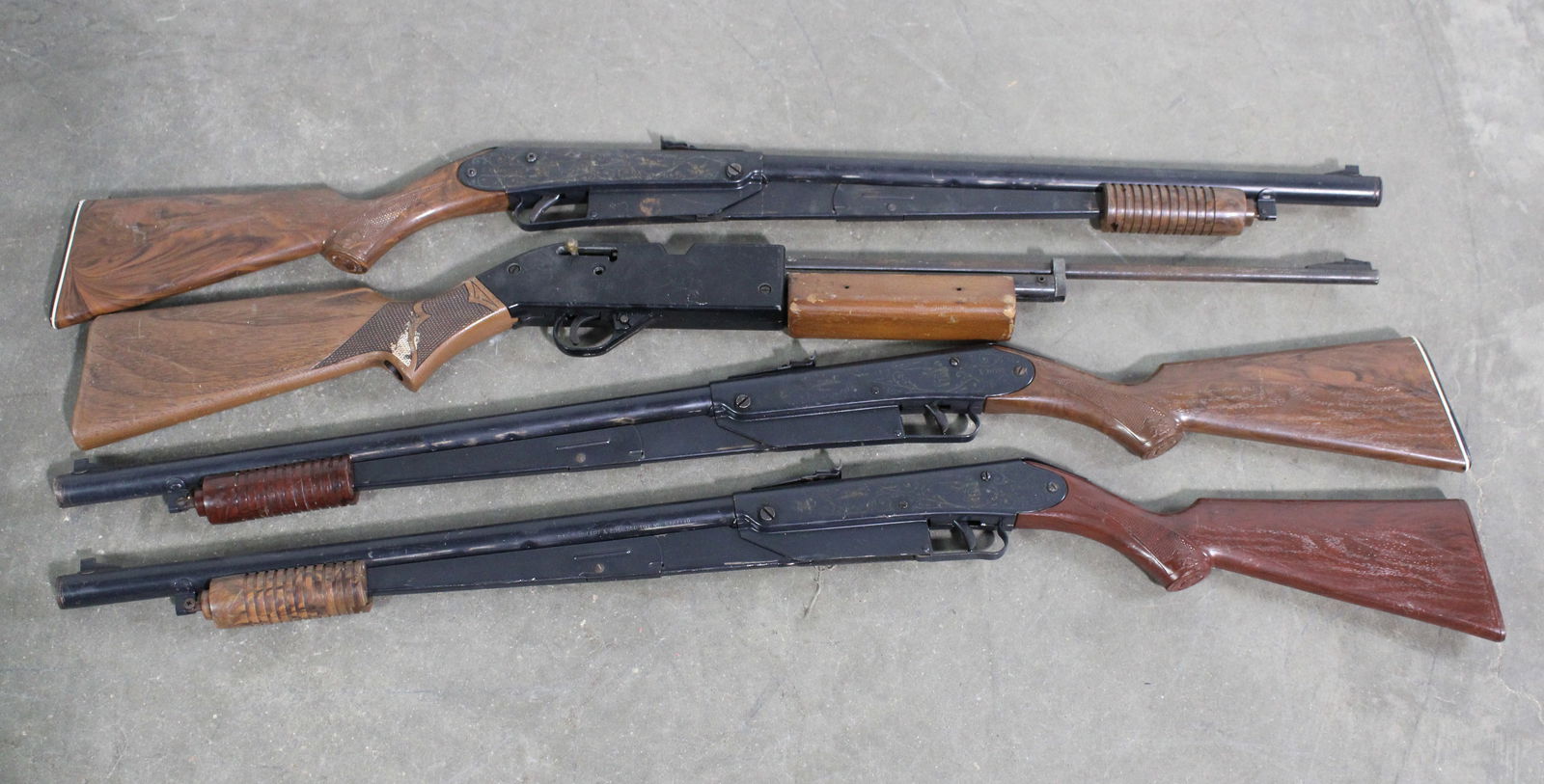 Lot of 3 Daisy Toy BB Guns & Crossman Pellet Gun: This item requires third-party shipping or pickup arrangements to be made.