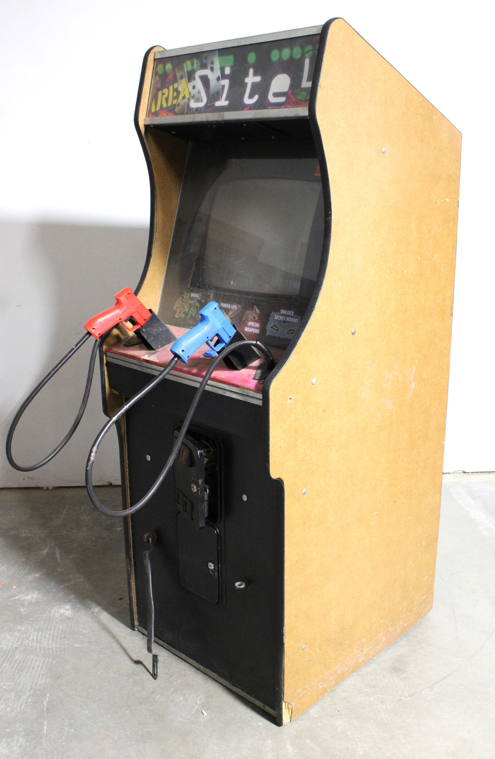 Atari Area 51 Site 4 Arcade Game Cabinet (1 of 4)