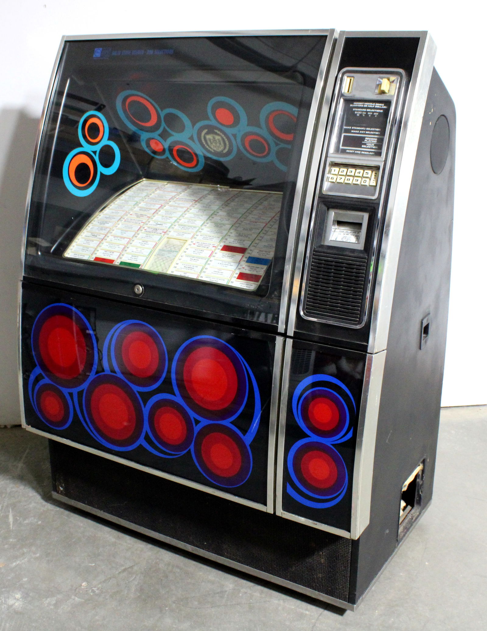 Rowe AMI R-82 Coin Op Jukebox (1 of 2)