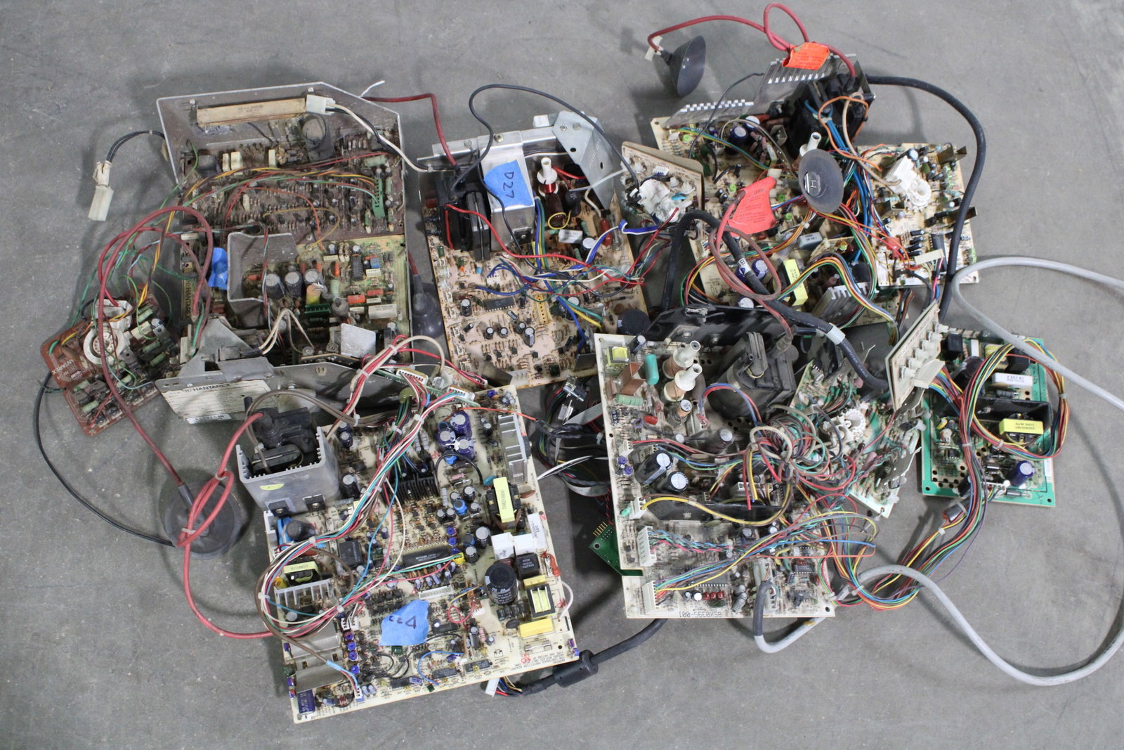 Arcade Monitor Chasis, Lot 2: This item requires third-party shipping or pickup arrangements to be made.