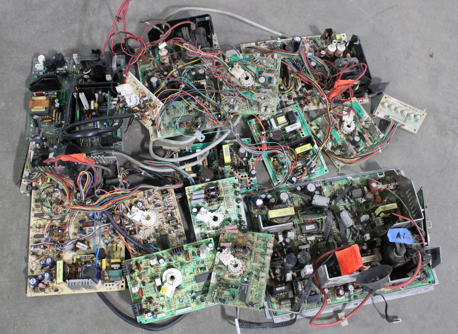 Arcade Monitor Chasis, Lot 5: This item requires third-party shipping or pickup arrangements to be made.
