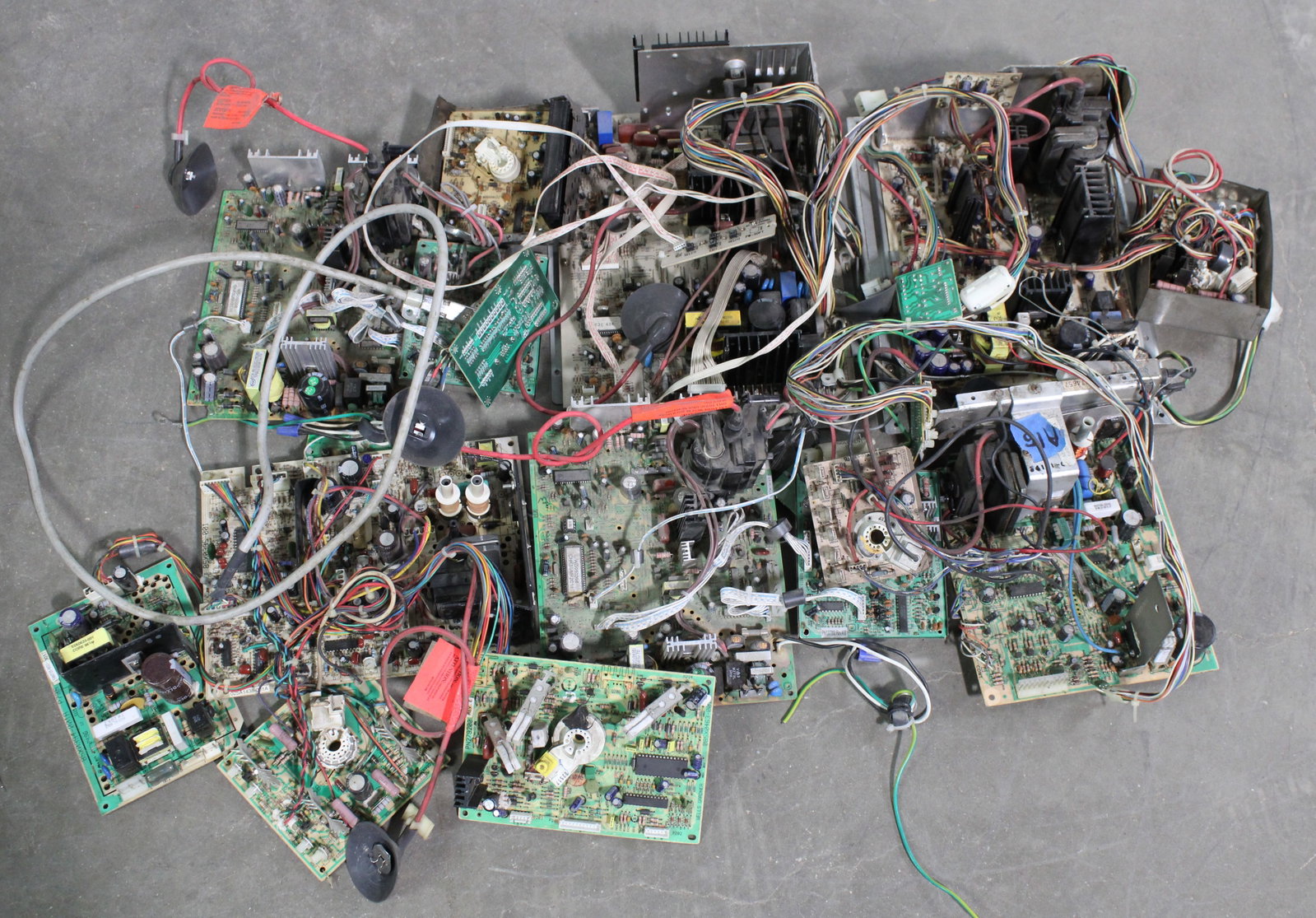 Arcade Monitor Chasis, Lot 6: This item requires third-party shipping or pickup arrangements to be made.