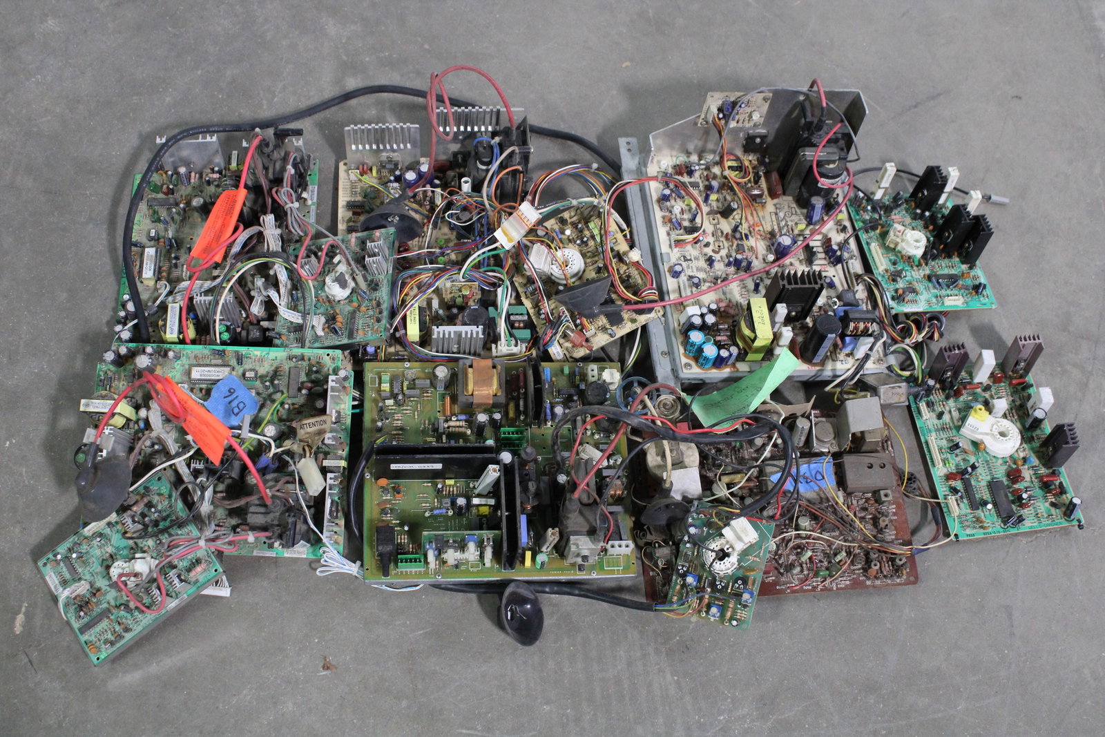 Arcade Monitor Chasis, Lot 8: This item requires third-party shipping or pickup arrangements to be made.