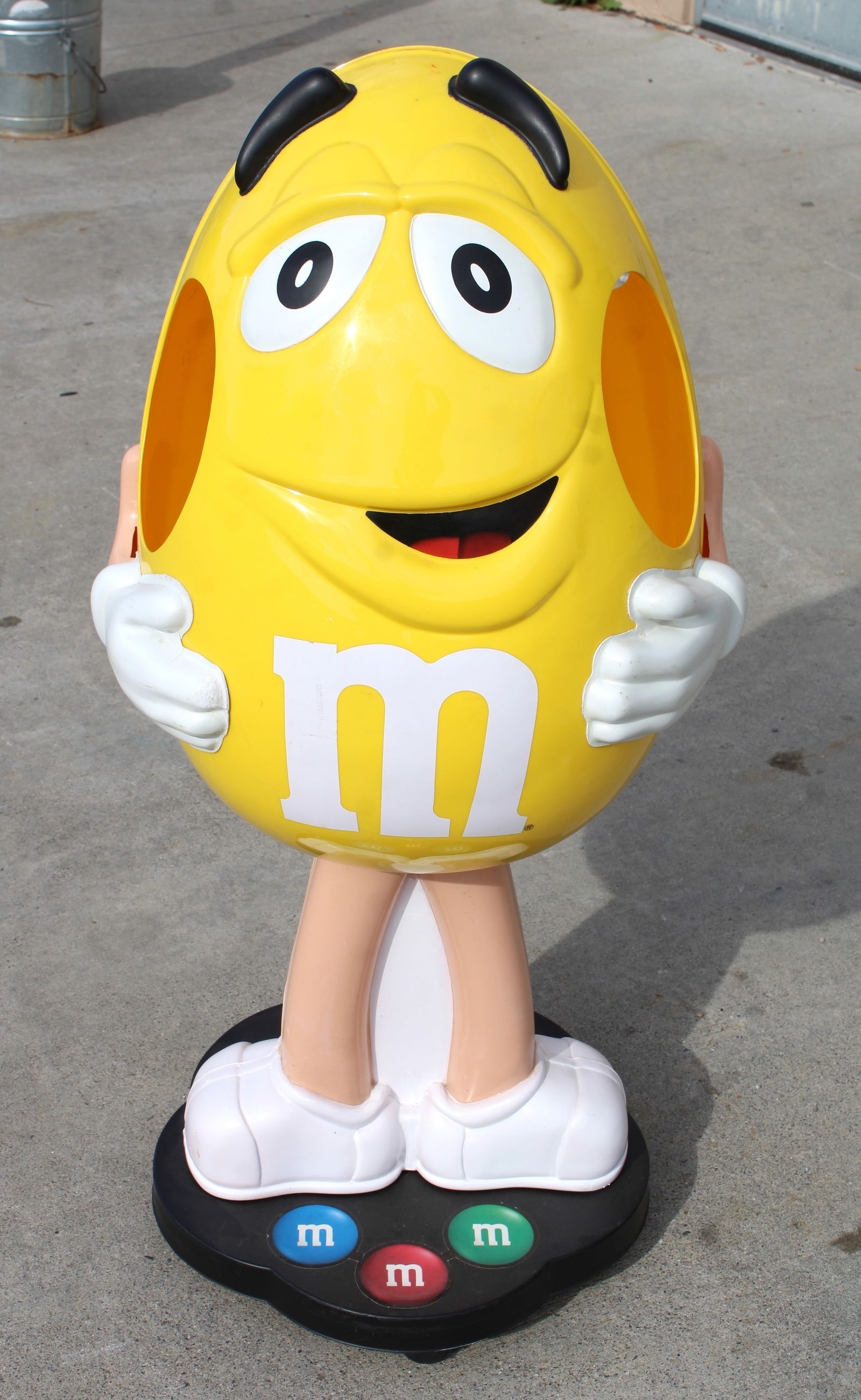 Yellow M&M Store Display (1 of 2)