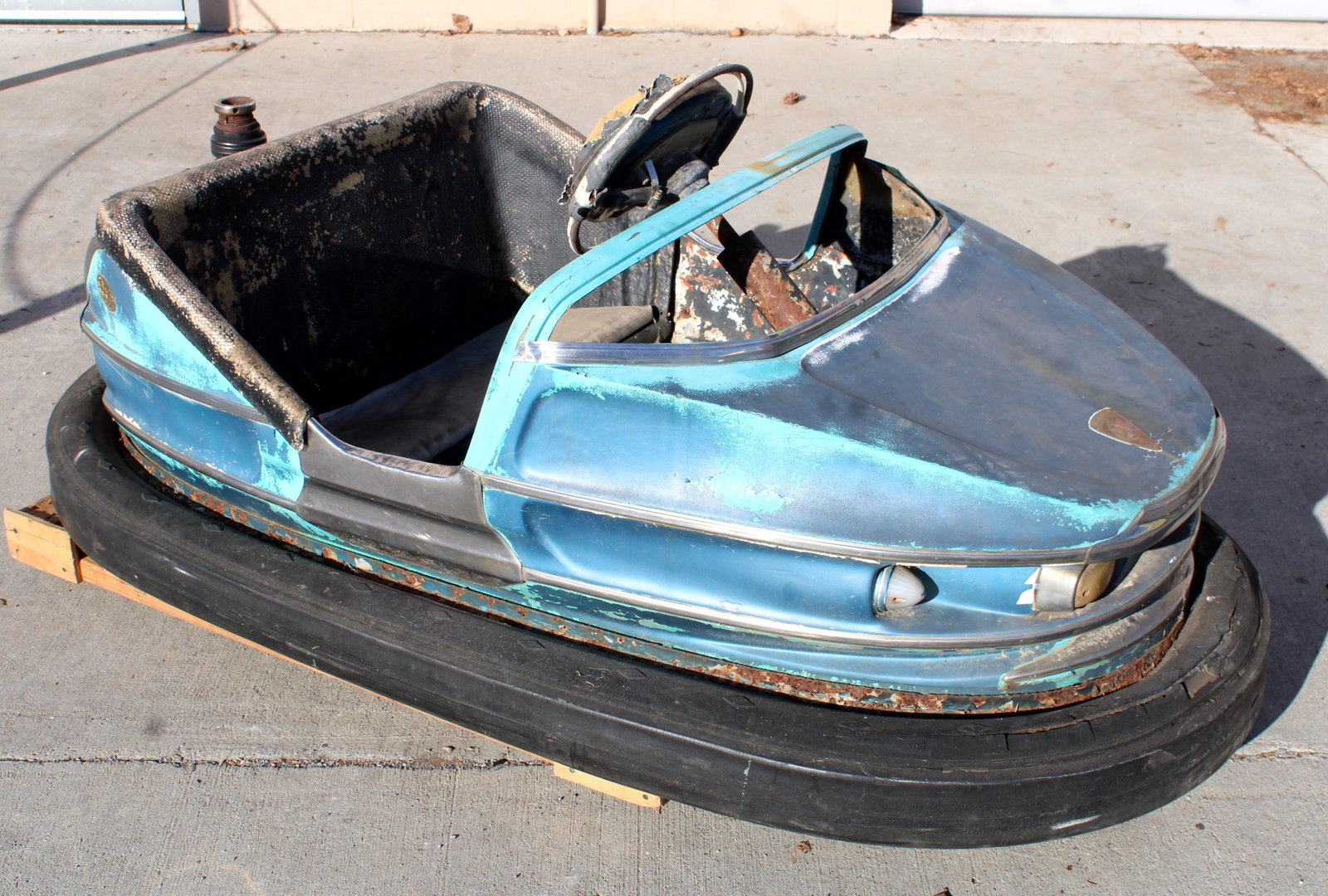 Amusement / Carnival Fiberglass Bumper Car: This item requires third-party shipping or pickup arrangements to be made. Dimensions: 33 x 46 x 78