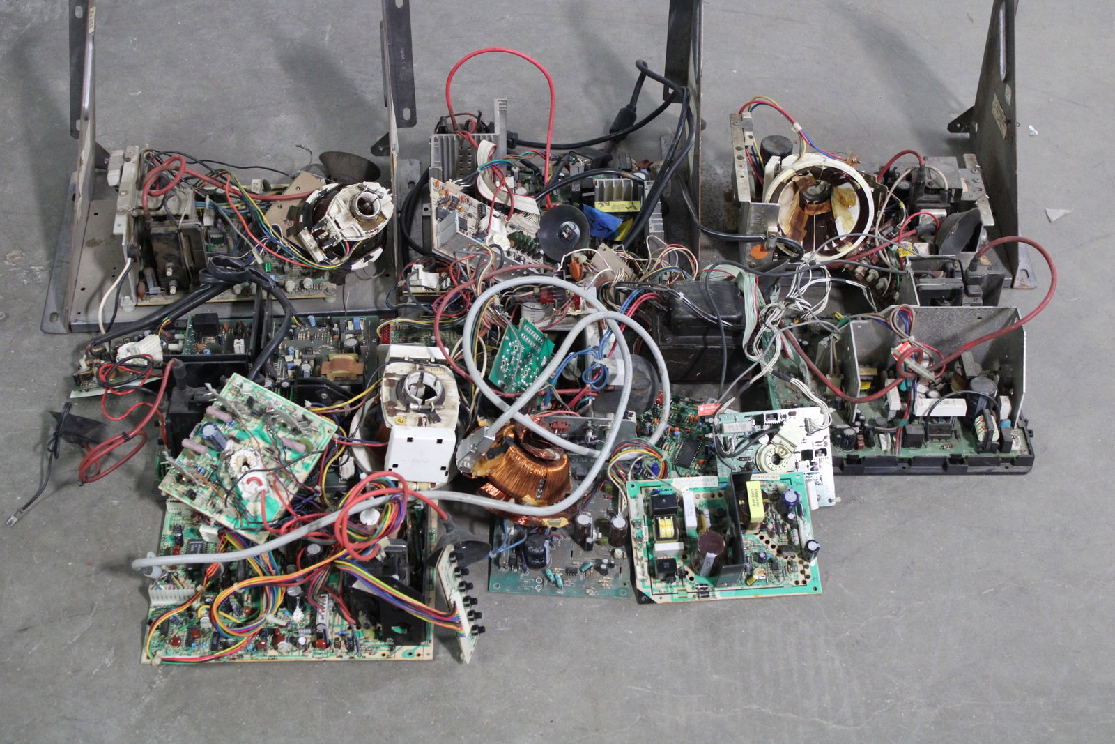 Arcade Monitor Chasis, Lot 9: Untested, as is. This item requires third-party shipping or pickup arrangements to be made.