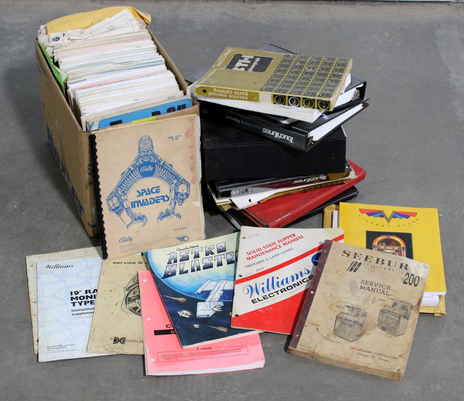 Unsorted Arcade, Pinball and Jukebox Manuals: Unsorted but appear to be mainly jukebox. Varying conditions. In-house shipping available.