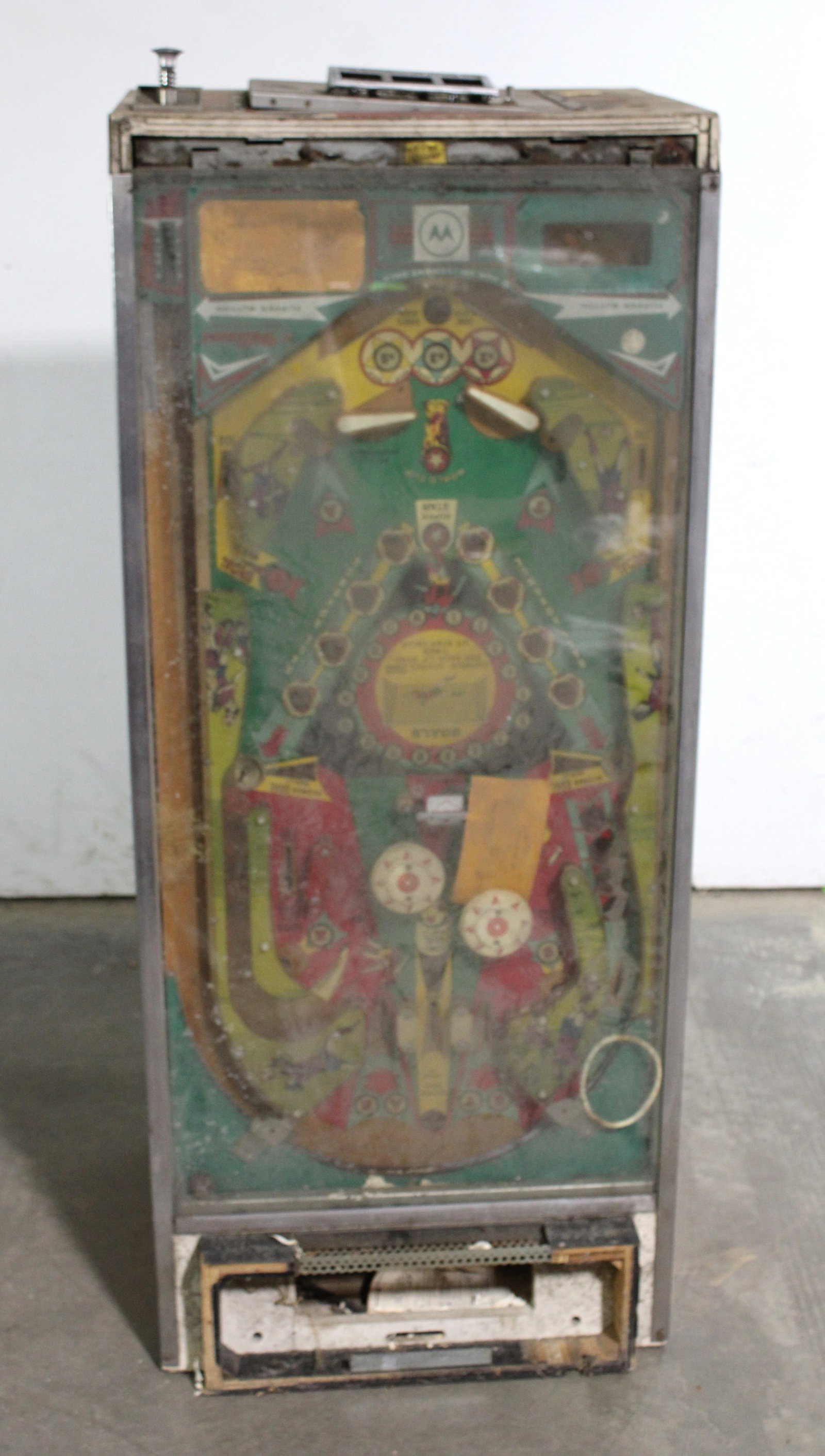 Williams Soccer Pinball Machine Body, For Parts: Body only, no head. This item requires third-party shipping or pickup arrangements to be made.