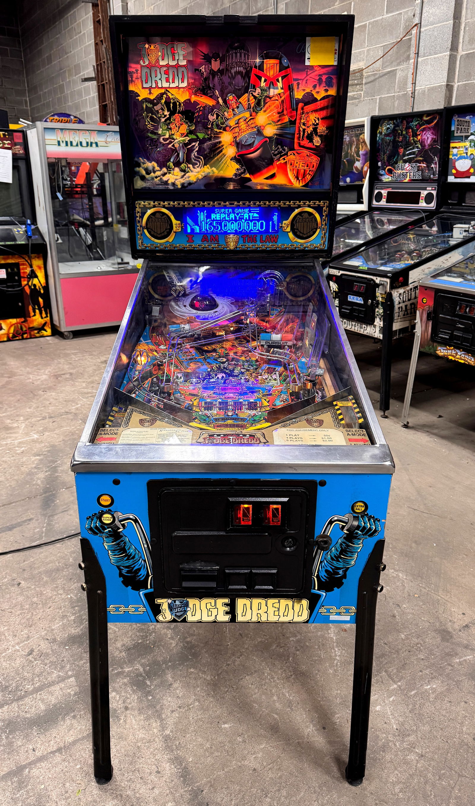 Bally Judge Dredd Pinball Machine (1 of 7)