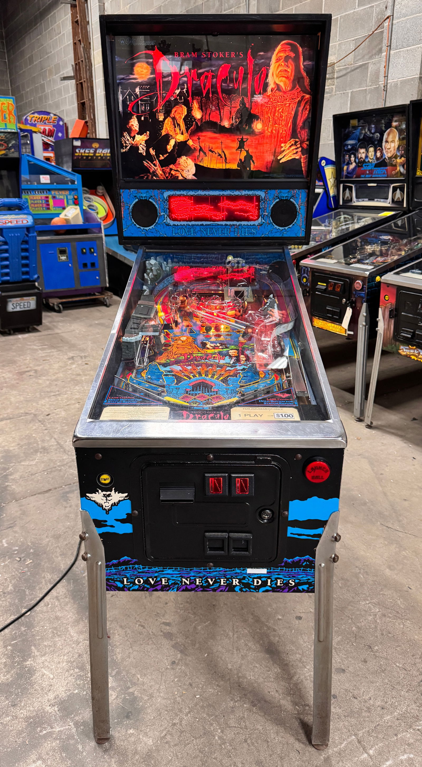 Williams Bram Stoker's Dracula Pinball Machine (1 of 9)