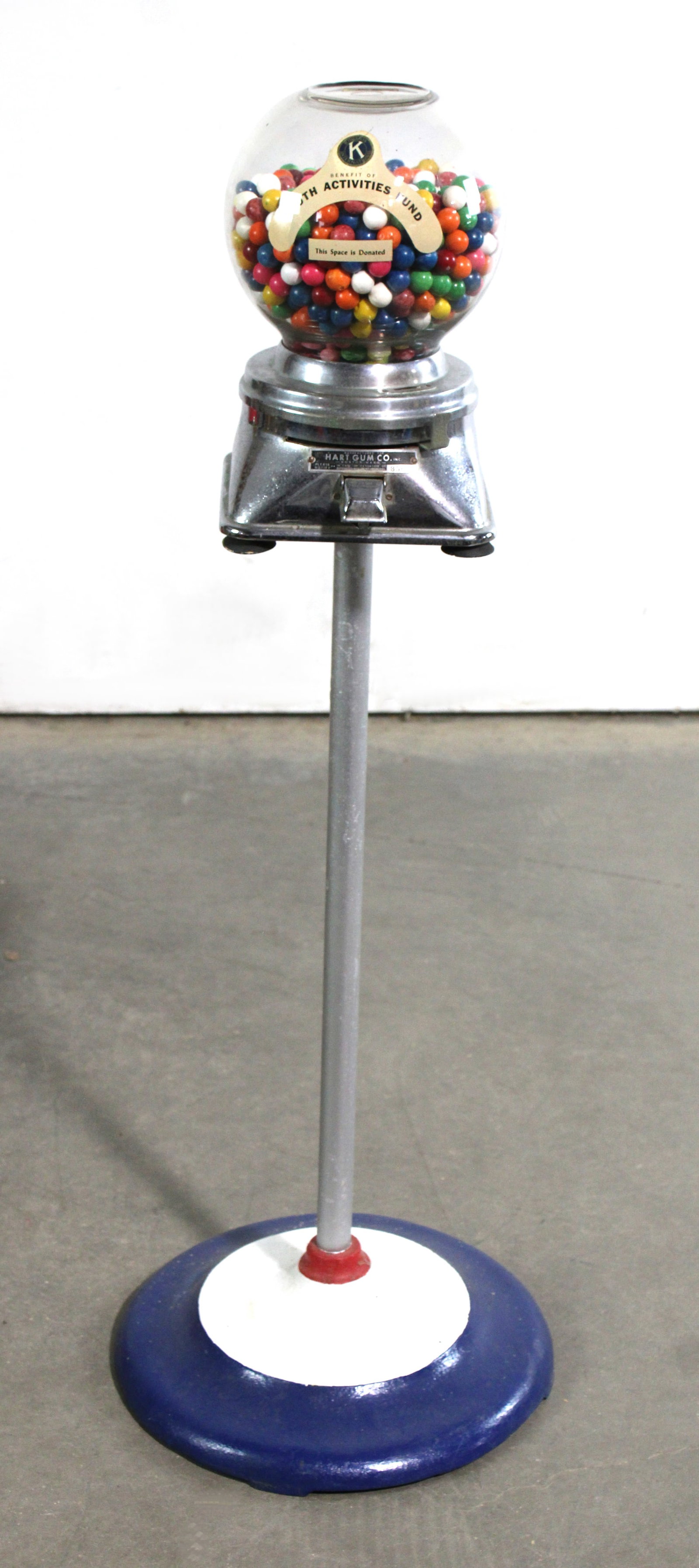 Hart Gum Co. Gumball On Stand (1 of 3)
