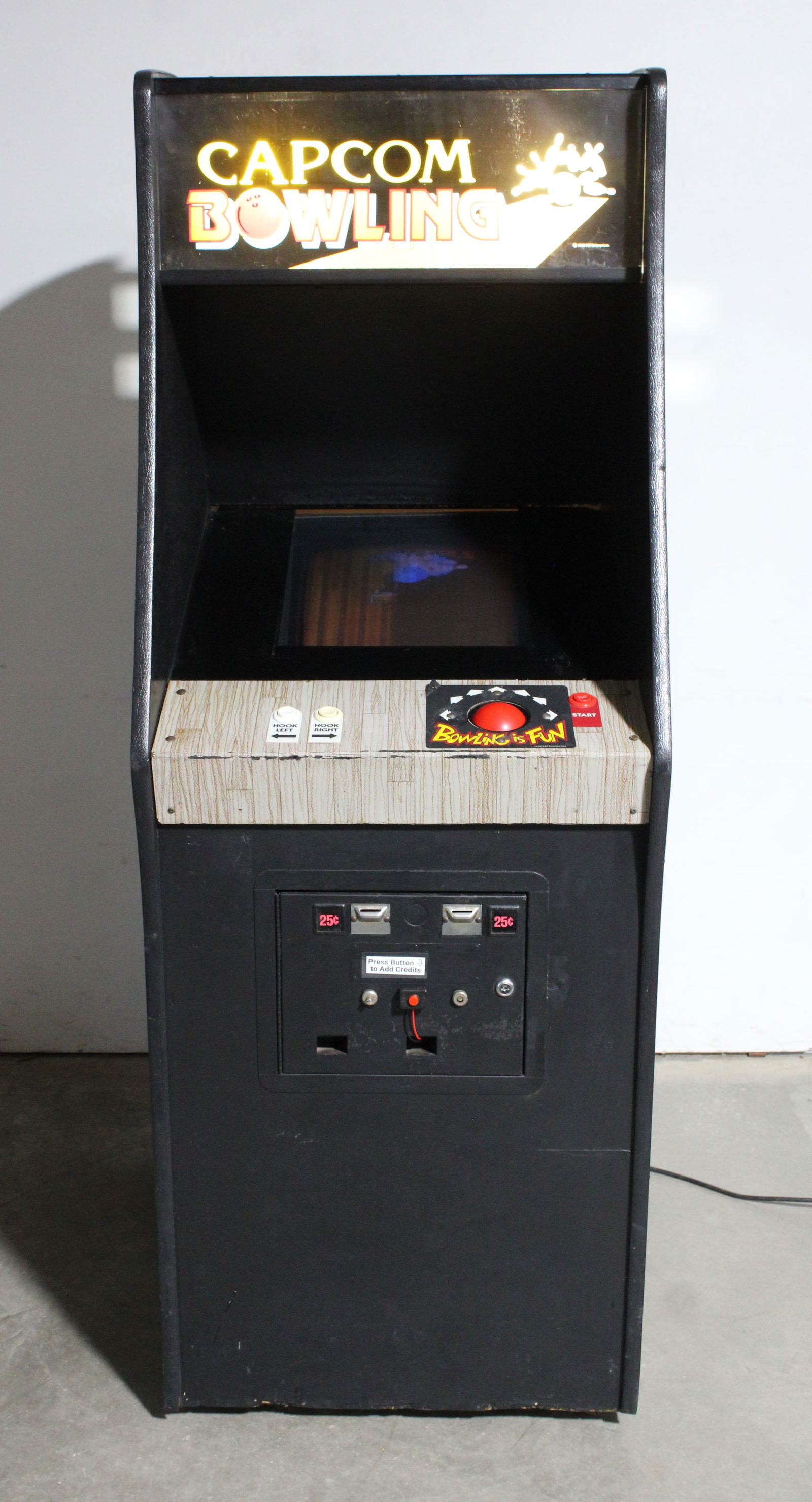 Capcom Bowling Arcade Game (1 of 4)