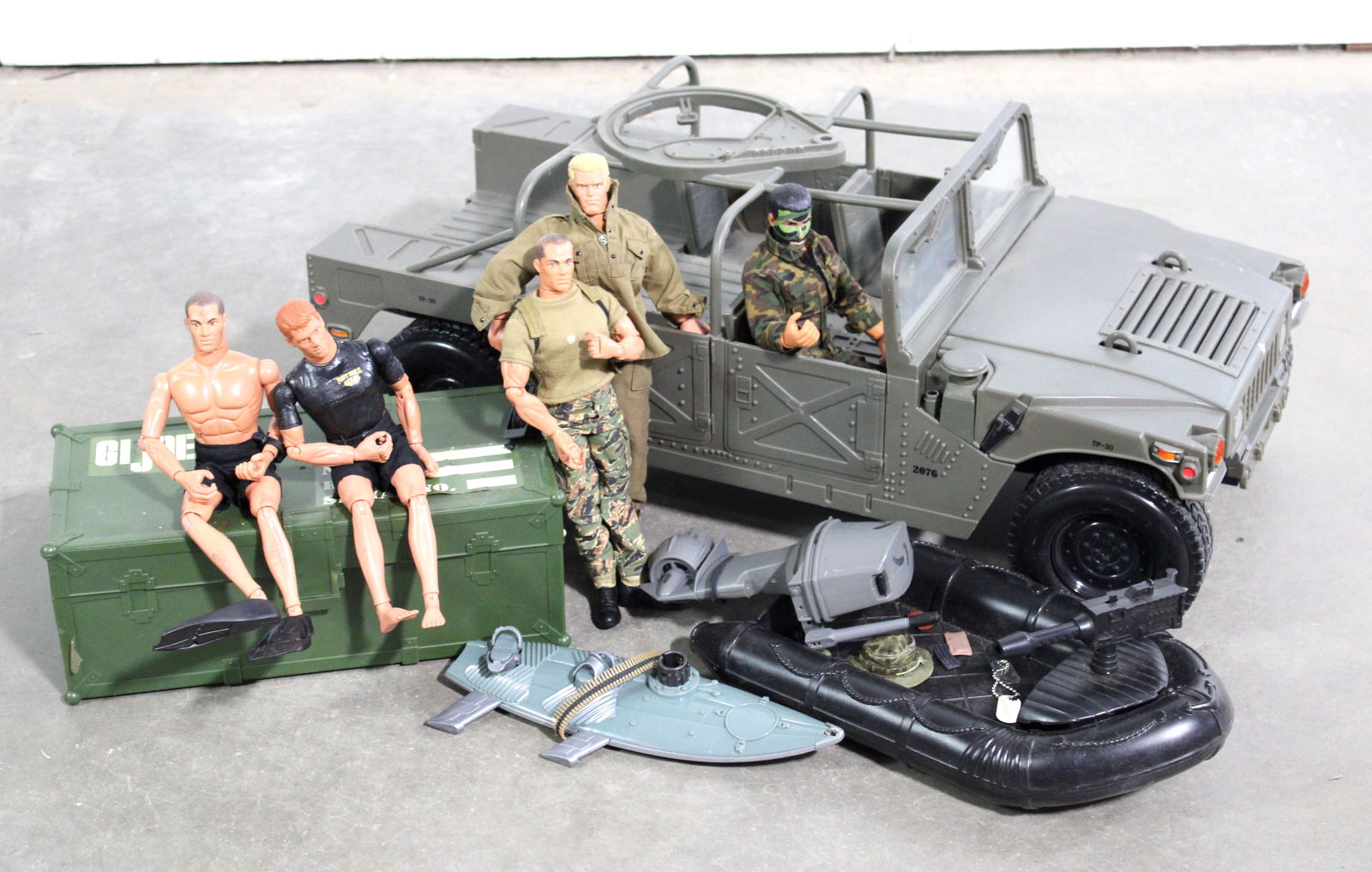 Hasbro G.I.Joe Toys incl. Jeep, Dolls and Clothes (1 of 4)