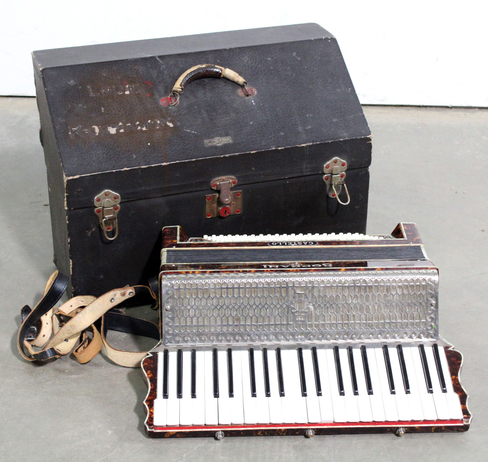 Soprani Castello Accordian in Case: This item requires third-party shipping or pickup arrangements to be made. Dimensions: 77 x 24 x 13