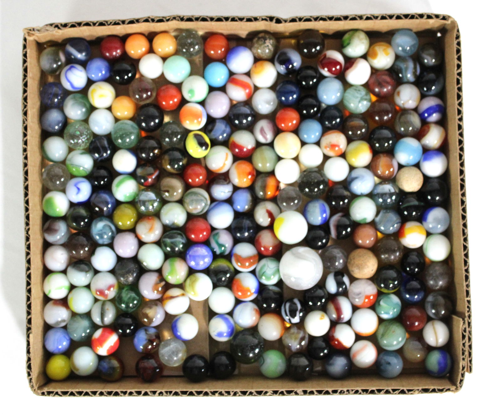 Vintage Marbles, Some Glow Under UV, Lot 1: In-house shipping available.