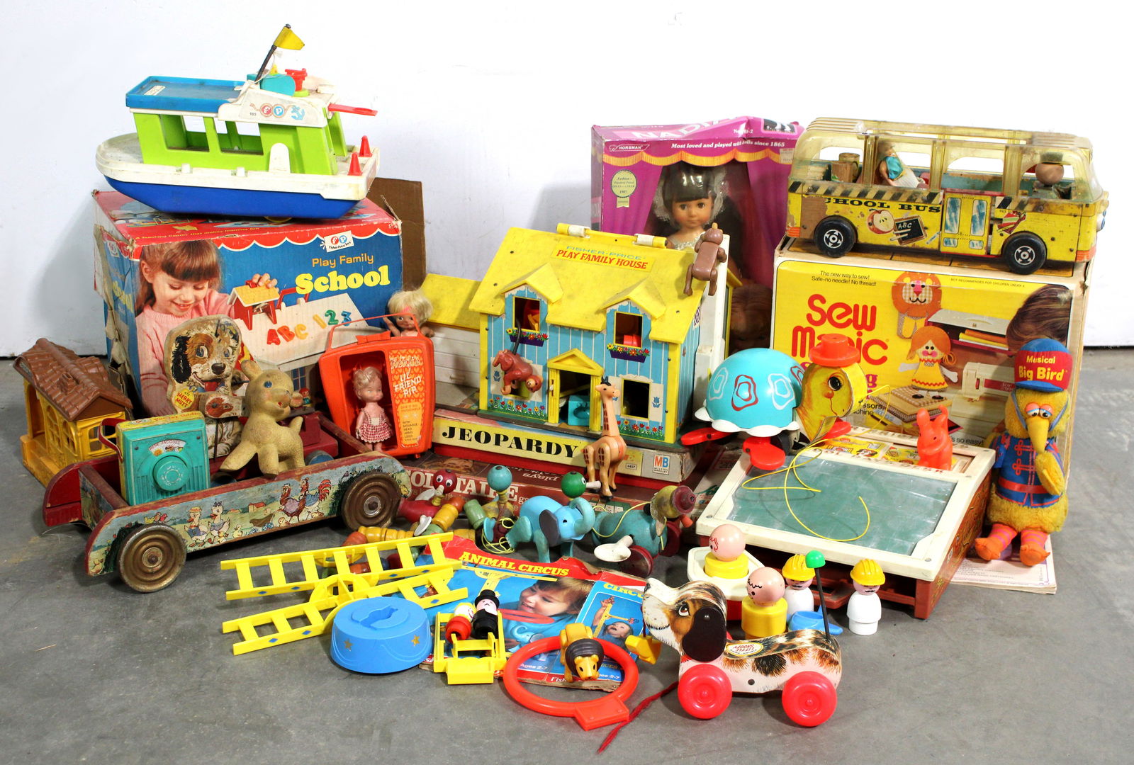 Vintage Toys incl. Fisher Price: Varying conditions. This item requires third-party shipping or pickup arrangements to be made.