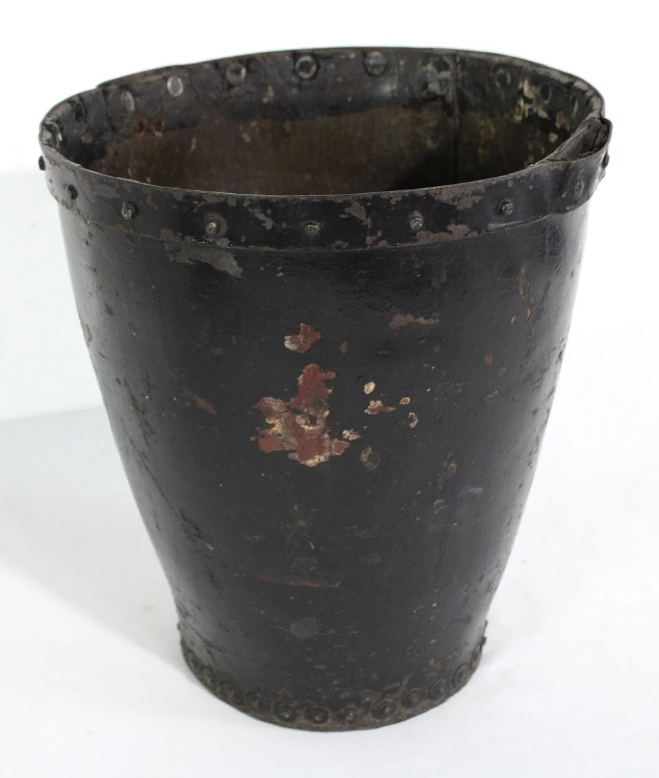 Antique Leather Fire Bucket (1 of 4)
